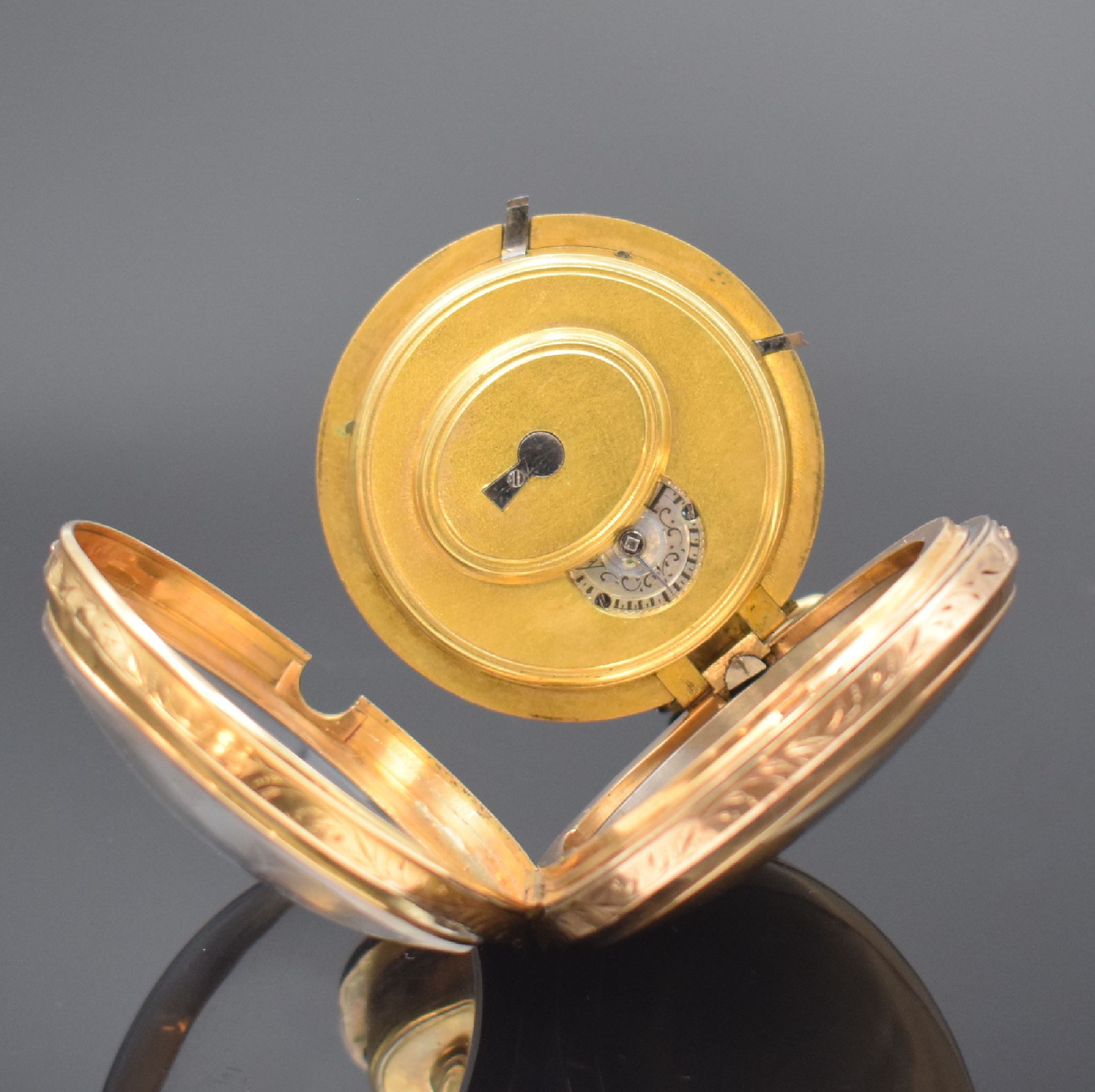 Detail c: Spindeltaschenuhr in RoseG 750/000 mit 1/4-Stunden-Repetition, Schweiz um 1800, 2- teil. Geh., Glasrand am Scharnier, Emailzifferbl. m. arab. Zahlen, ...