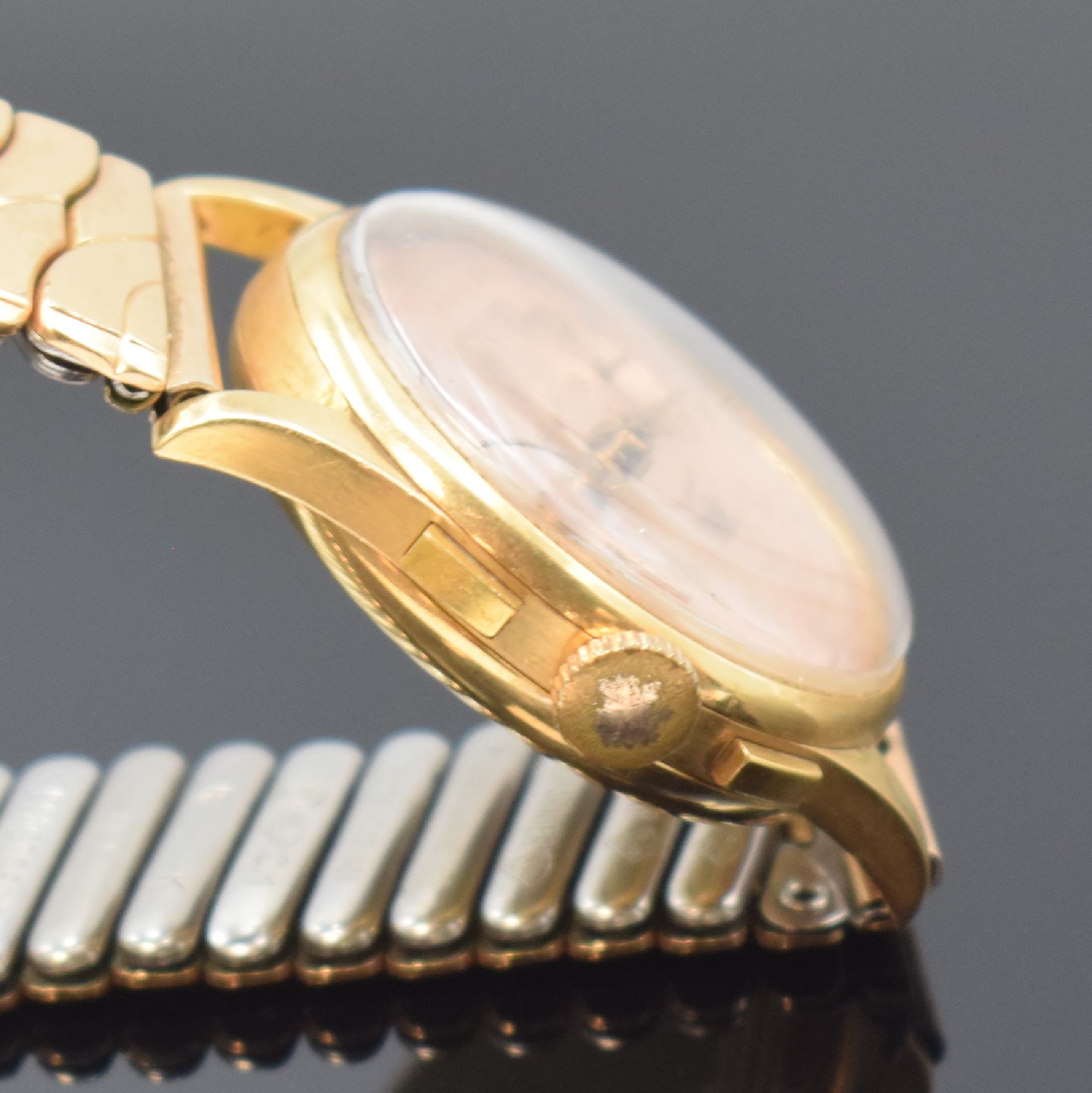 Detail b: DULFI Chronographe Herrenarmbanduhr in RG 750/000, Schweiz um 1950, Handaufzug, 3- teil. Geh., Boden u. Glasrand aufgedr., kupferfarb. Zifferbl. m. ...