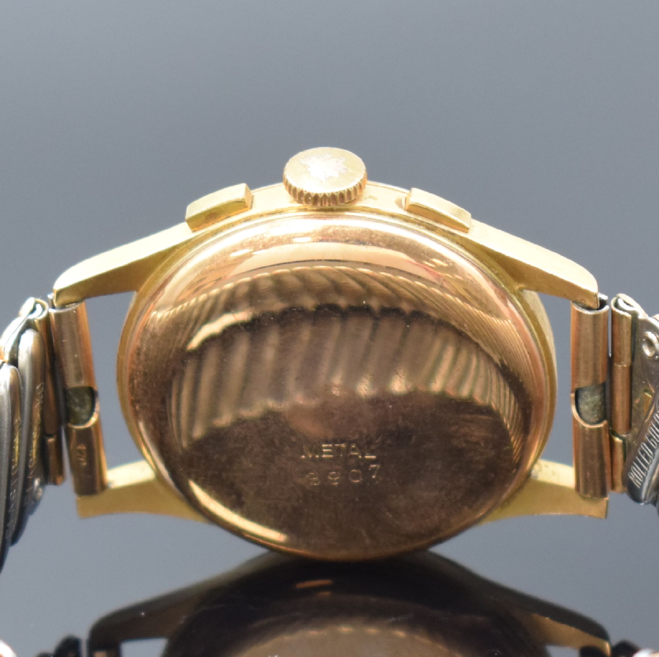 Detail d: DULFI Chronographe Herrenarmbanduhr in RG 750/000, Schweiz um 1950, Handaufzug, 3- teil. Geh., Boden u. Glasrand aufgedr., kupferfarb. Zifferbl. m. ...
