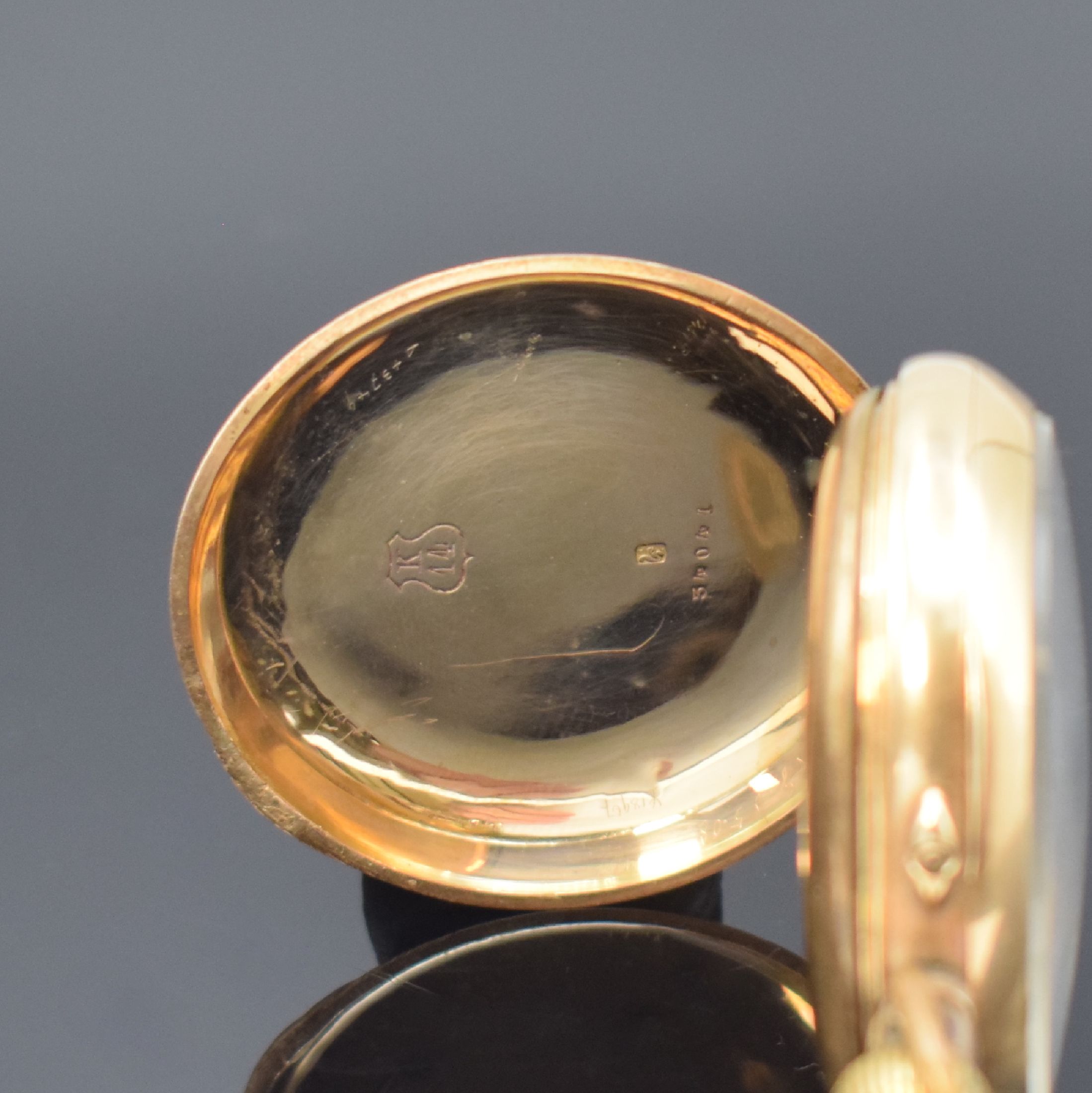 Detail b: Offene Taschenuhr in GG 585/000, Schweiz um 1900, Geh. dell., guill. Rückdeckel, Metallcuvette, Emailzifferbl. m. röm. Zahlen, gebl. Zeiger, kl. ...