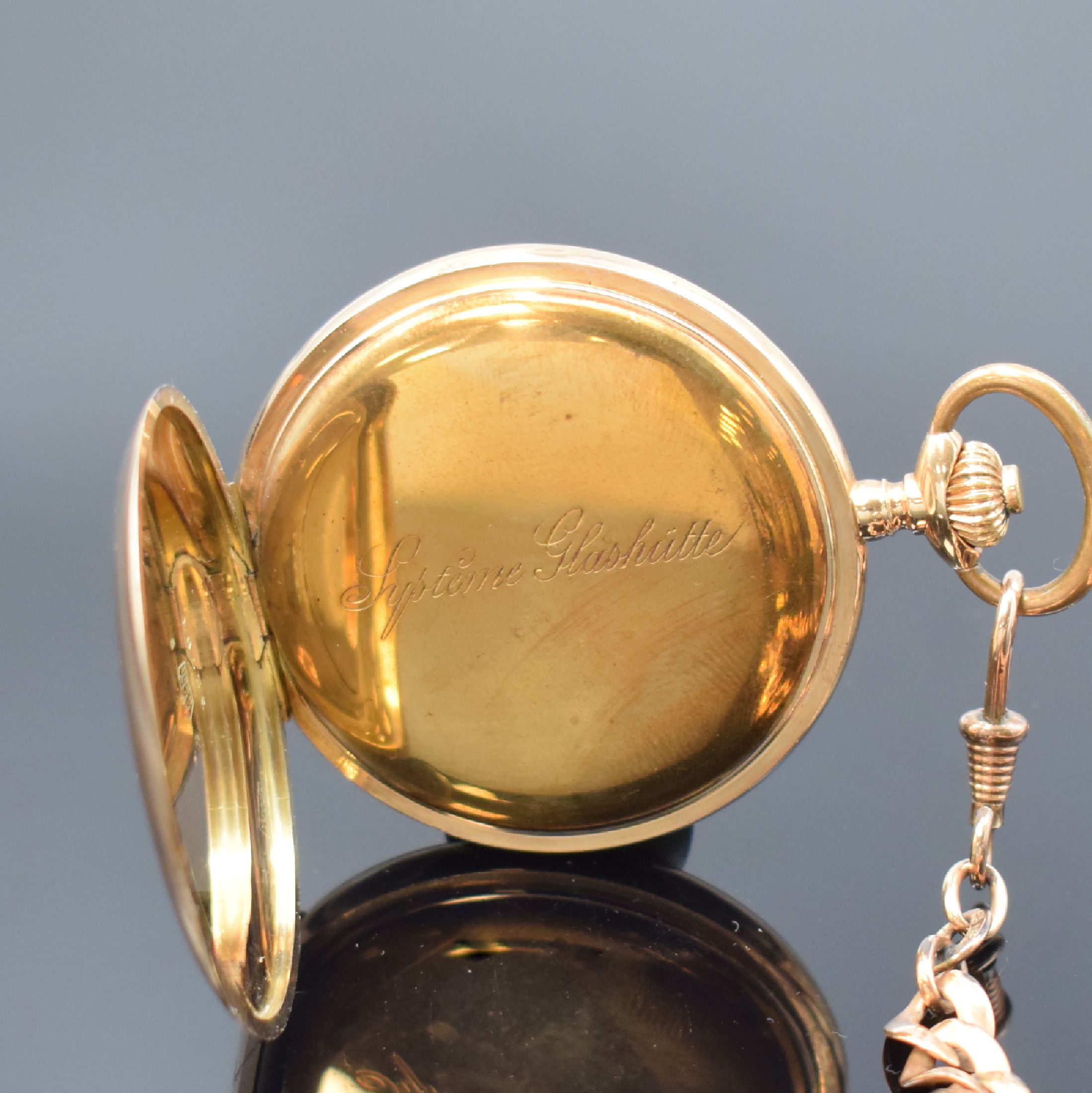 Detail e: SYSTEM GLASHÜTTE Herrensavonette in RG 585/000, Schweiz um 1910, glattes 2-Deckel Goldgeh. dell., Monogramm-Grav. auf dem Sprungdeckel, cremefarb. ...