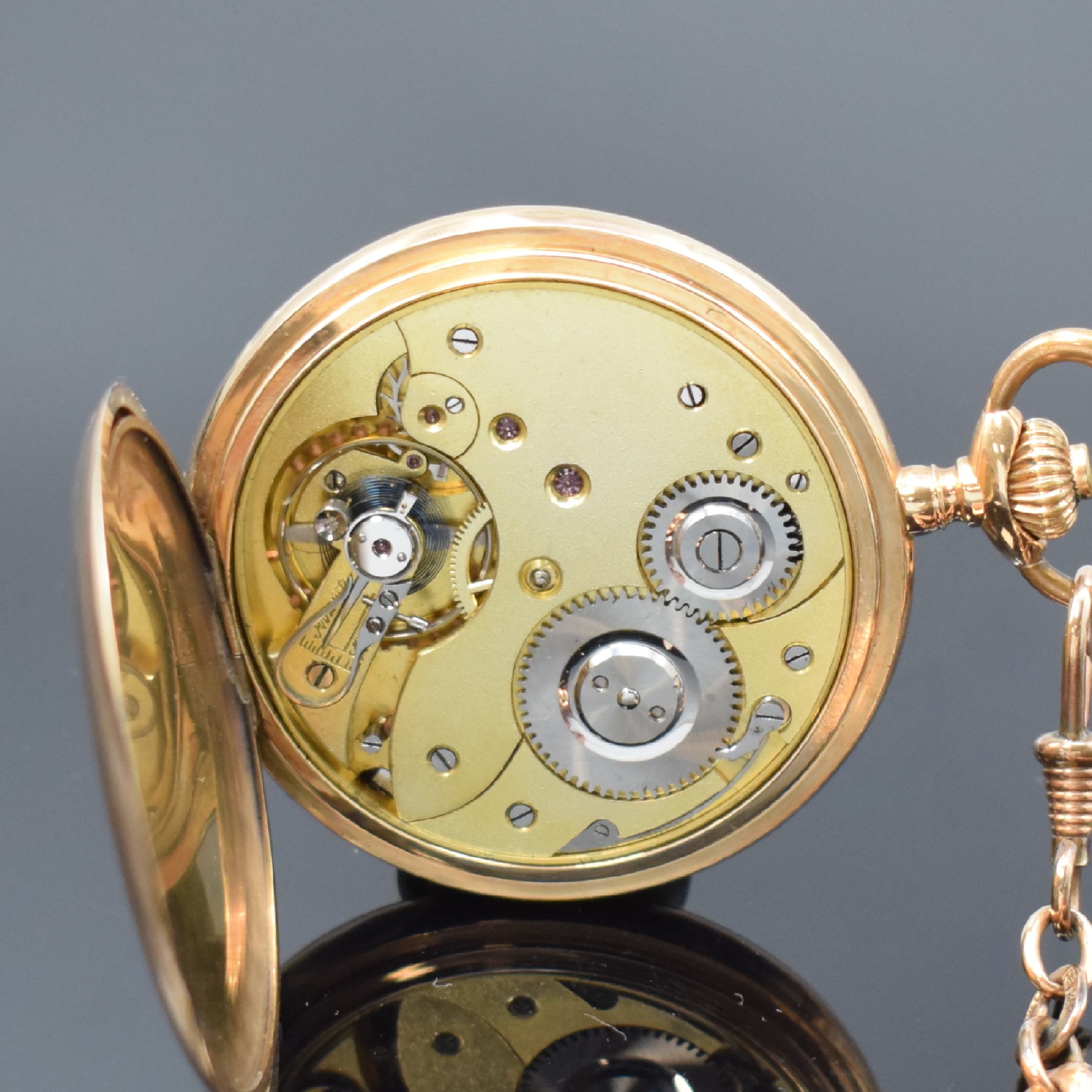 Detail g: SYSTEM GLASHÜTTE Herrensavonette in RG 585/000, Schweiz um 1910, glattes 2-Deckel Goldgeh. dell., Monogramm-Grav. auf dem Sprungdeckel, cremefarb. ...