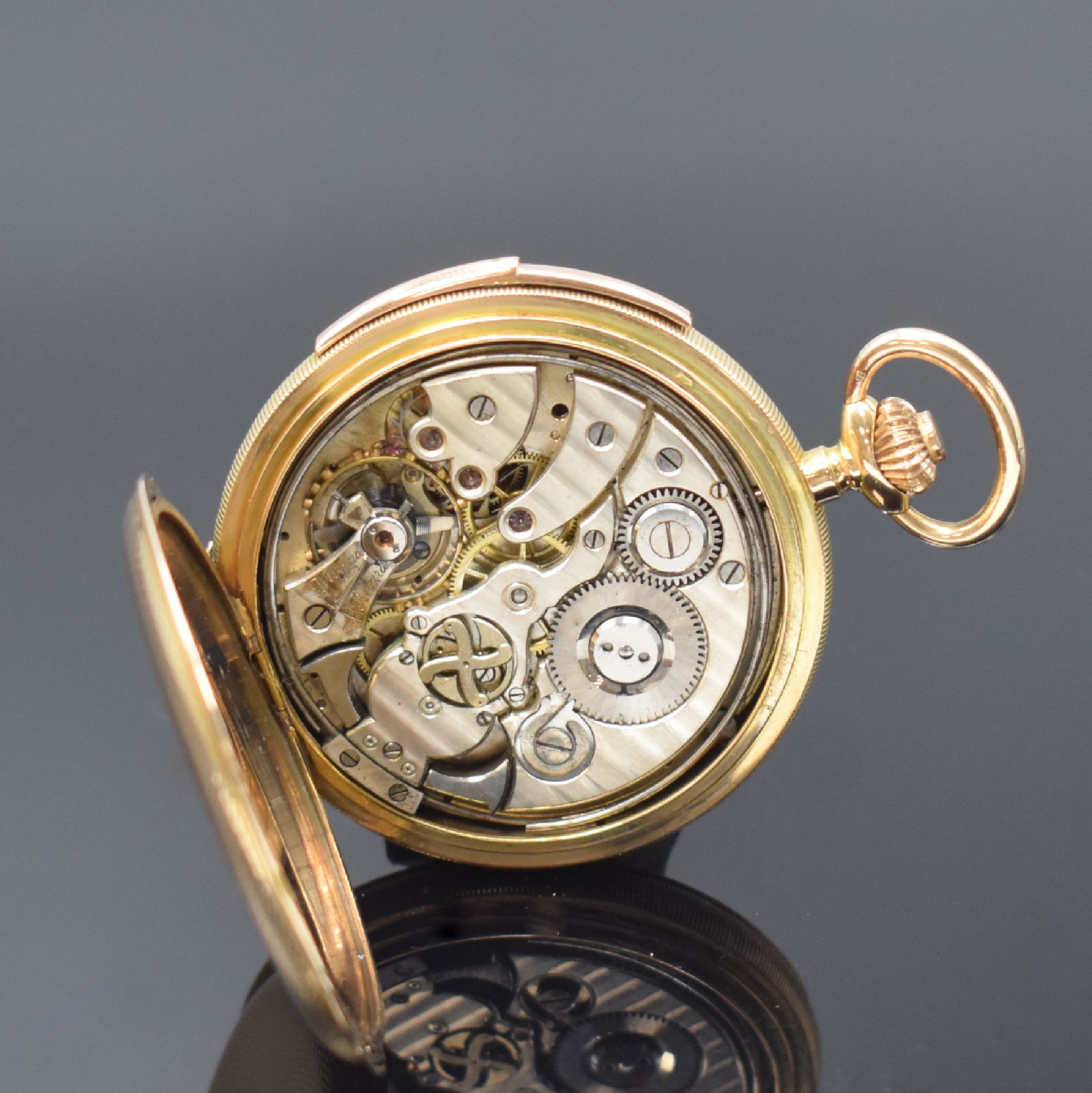 Detail g: Savonette mit Minutenrepetition in RoseG 585/000, Schweiz um 1900, 2-Deckel Goldgeh., beide Schalen guill., Emailzifferbl. m. arab. Zahlen, gebl. ...