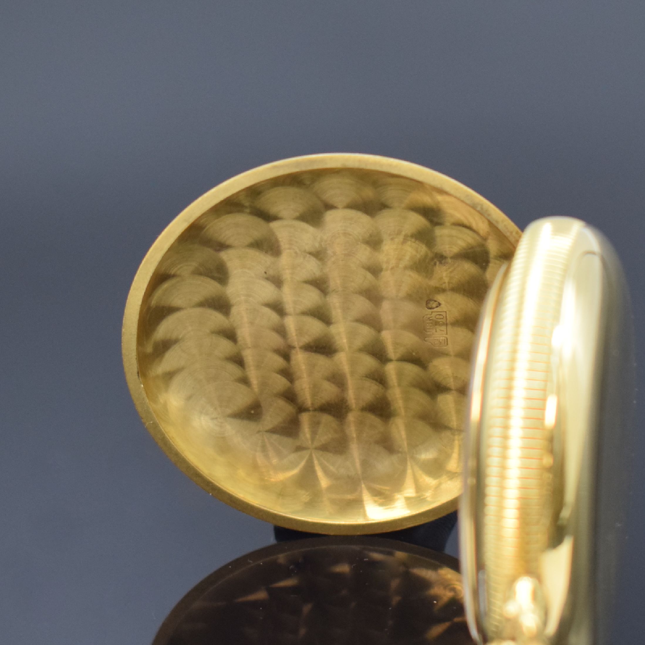 Detail a: ANGELUS Savonette mit 5-Minuten-Repetition in GG 750/000, Schweiz um 1990, 2-Deckel Goldgeh., weißes Zifferbl. m. röm. Zahlen, arab. Minuterie, ...