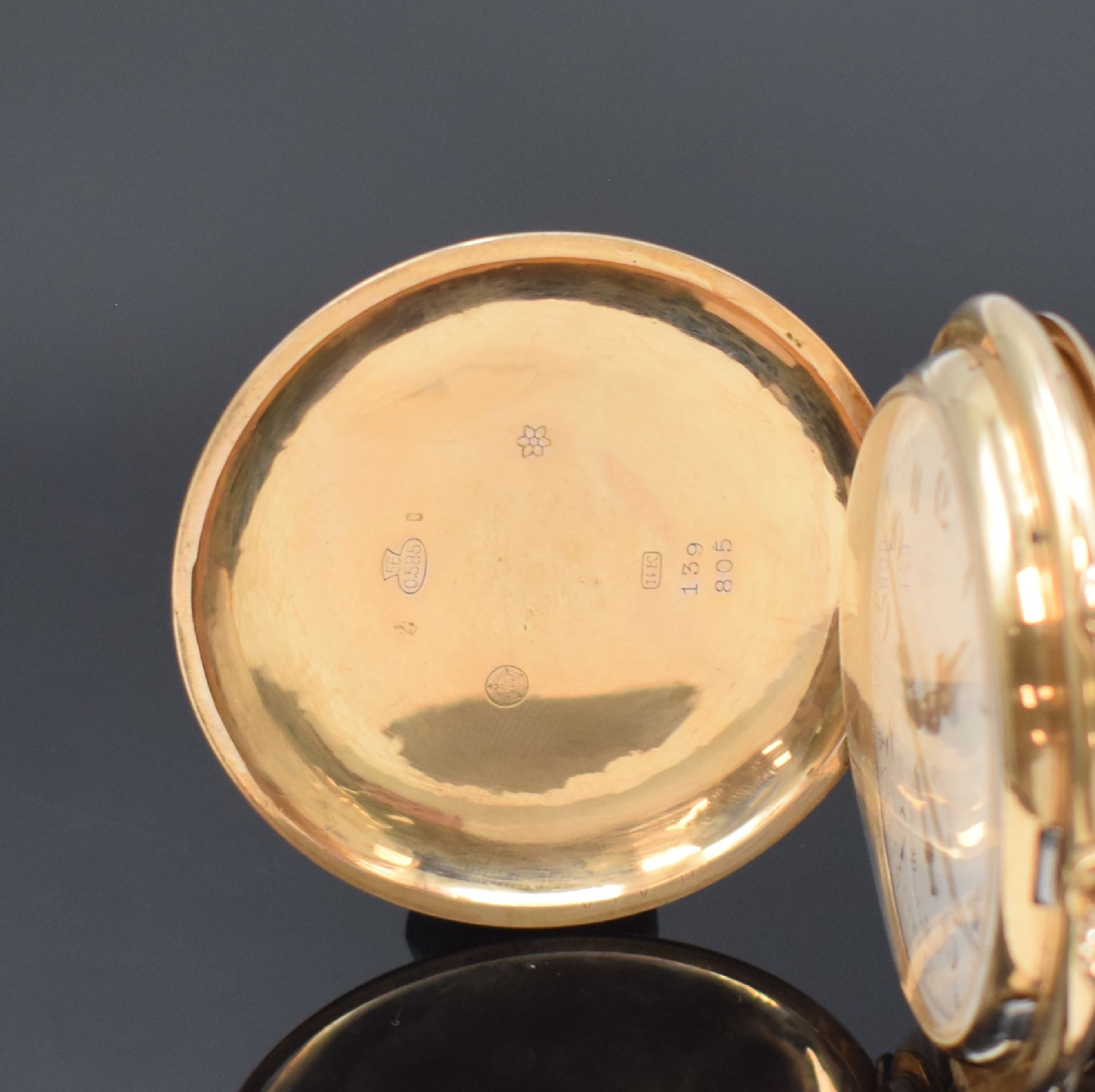 Detail a: Savonette in RoseG 585/000 mit 1/4- Stundenrepetition und Chronograph, Schweiz um 1900, 3-Deckel Goldgeh. dell., Emailzifferbl. m. arab. Zahlen, ...