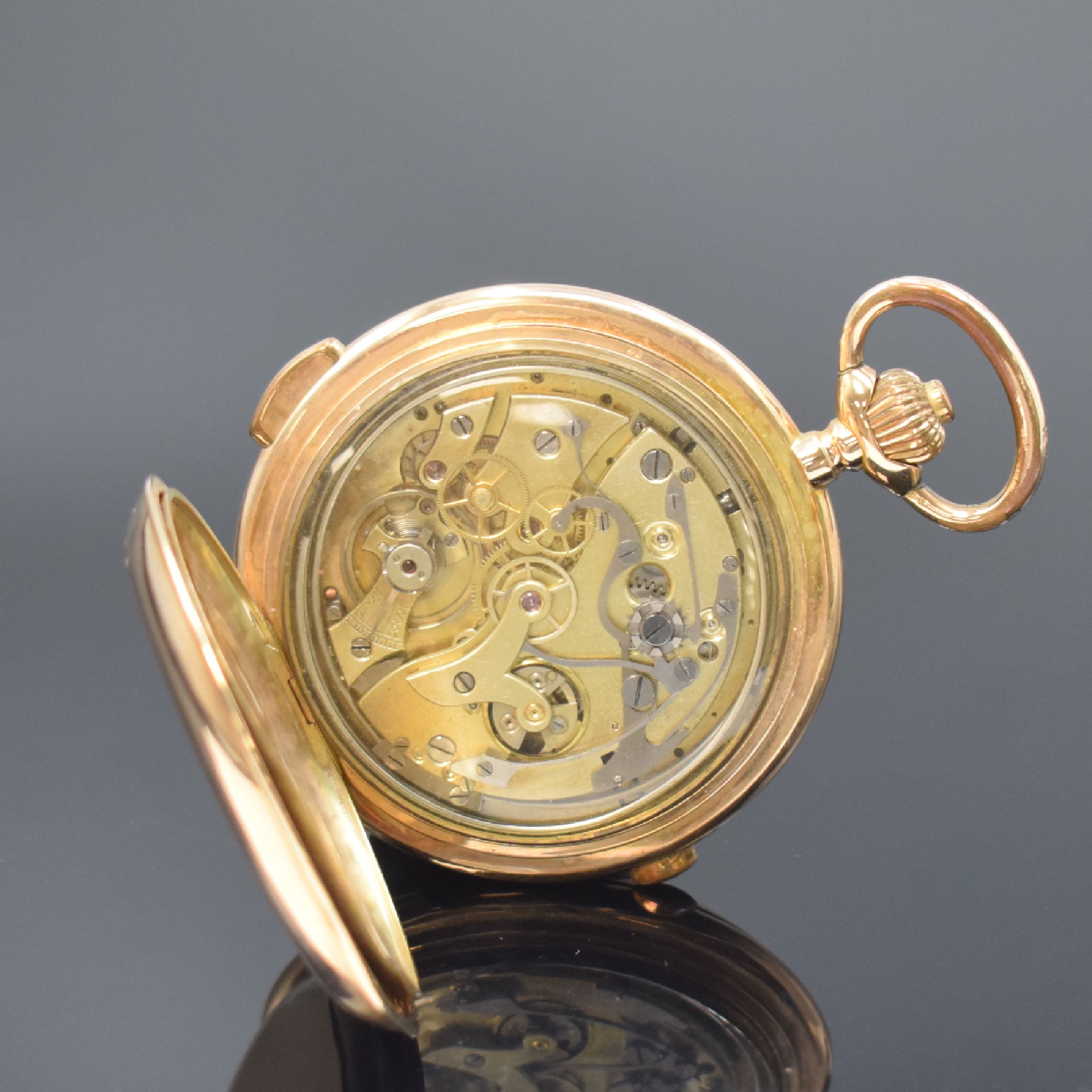 Detail f: Savonette in RoseG 585/000 mit 1/4-Stunden- Repetition und Chronograph, Schweiz um 1900, 3-Deckel-Goldgeh. mit Monogramm, Emailzifferbl. m. arab. ...