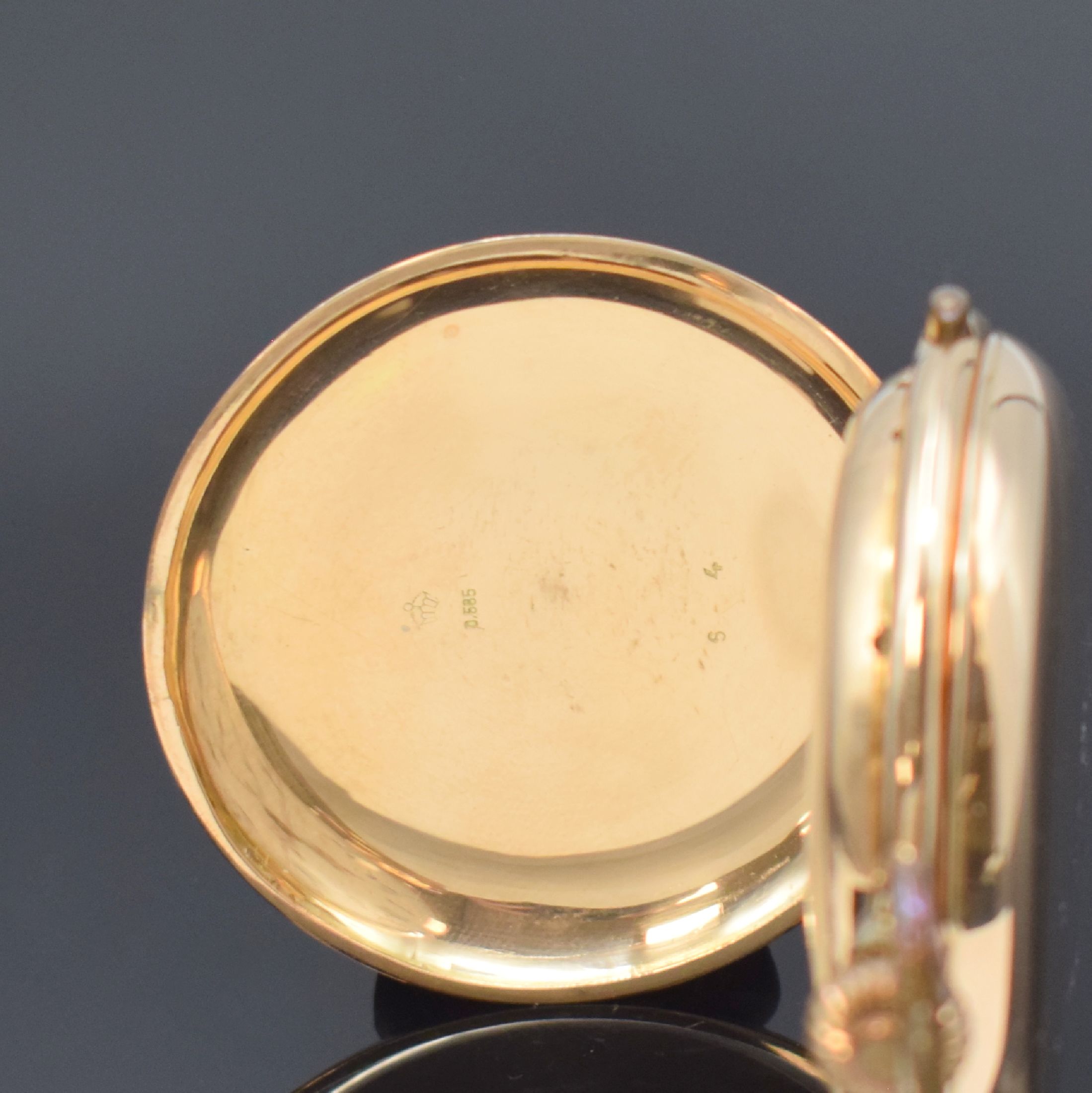 Detail a: Savonette in RoseG 585/000 mit 1/4-Std.- Repetition und Chronograph, Schweiz um 1900, 3-Deckel Goldgeh. dell., Emailzifferbl. m. arab. Zahlen, verg. ...