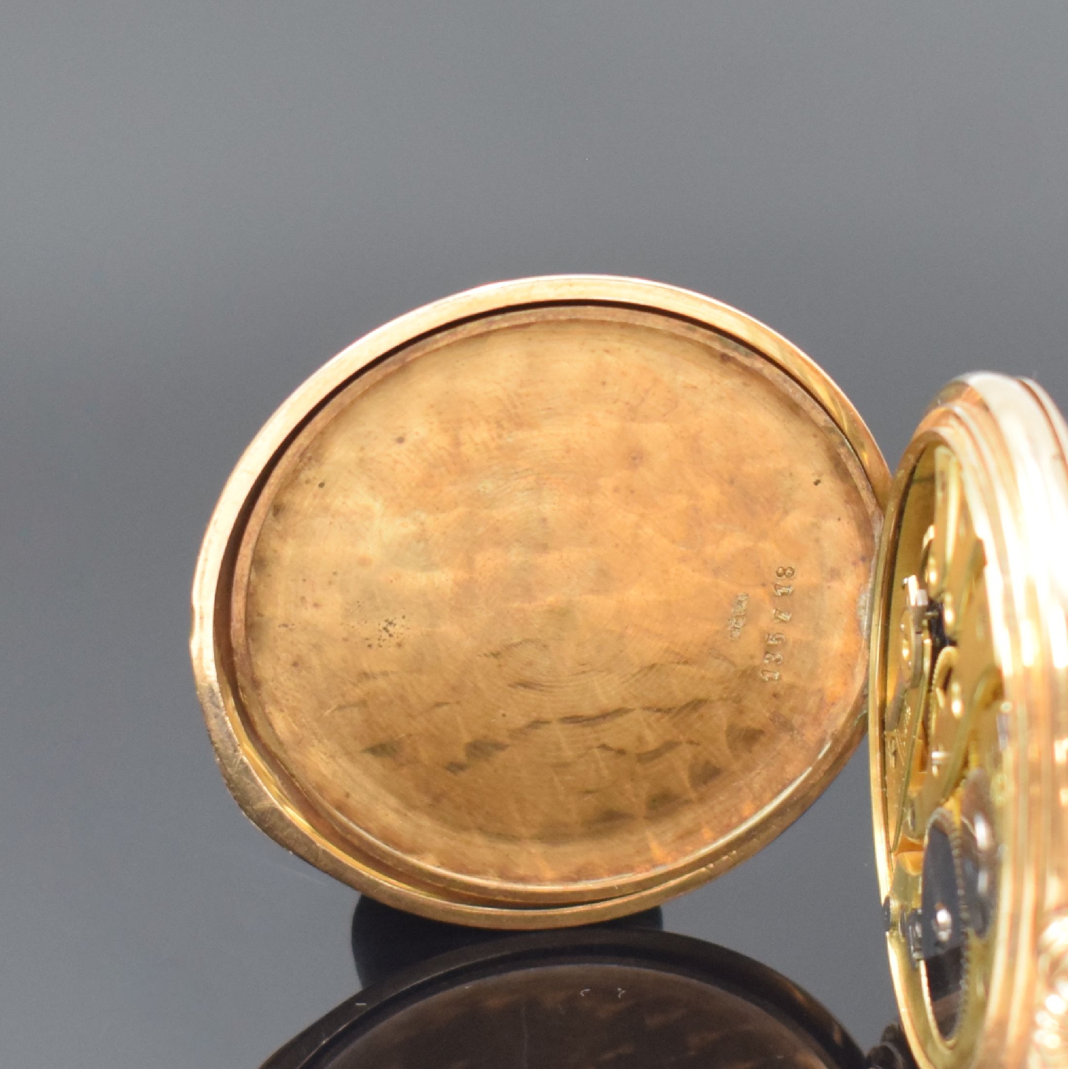Detail e: ALPINA / UNION HORLOGERE Savonette in RG 585/000, Schweiz um 1910, 2-Deckel Goldgeh., Zifferbl. m. nachtr. erotischer Bemalung, verg. Werk m. ...