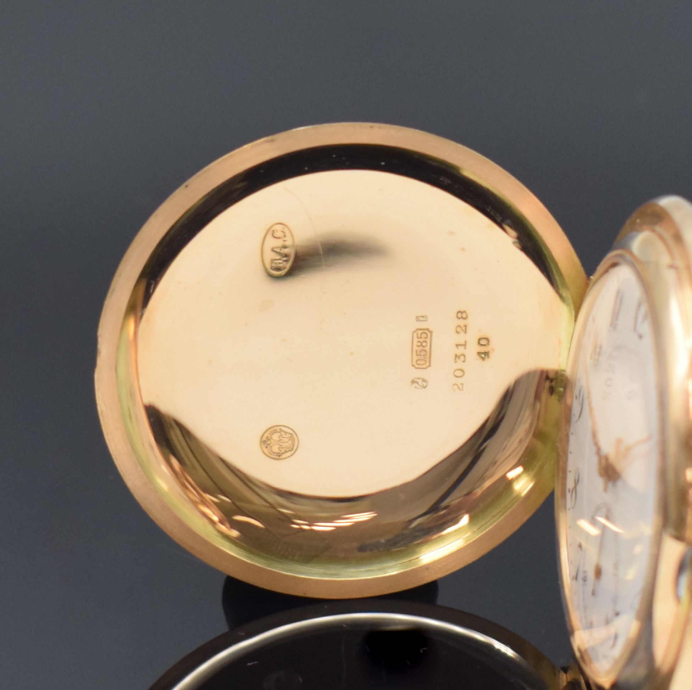 Detail a: Savonette in RG 585/000, Schweiz um 1900, 2-Deckel Goldgeh., Emailzifferbl. m. arab. Zahlen, gold. Zeiger, verg. Werk m. Komp.-Unr. u. Breguet-Sp., ...