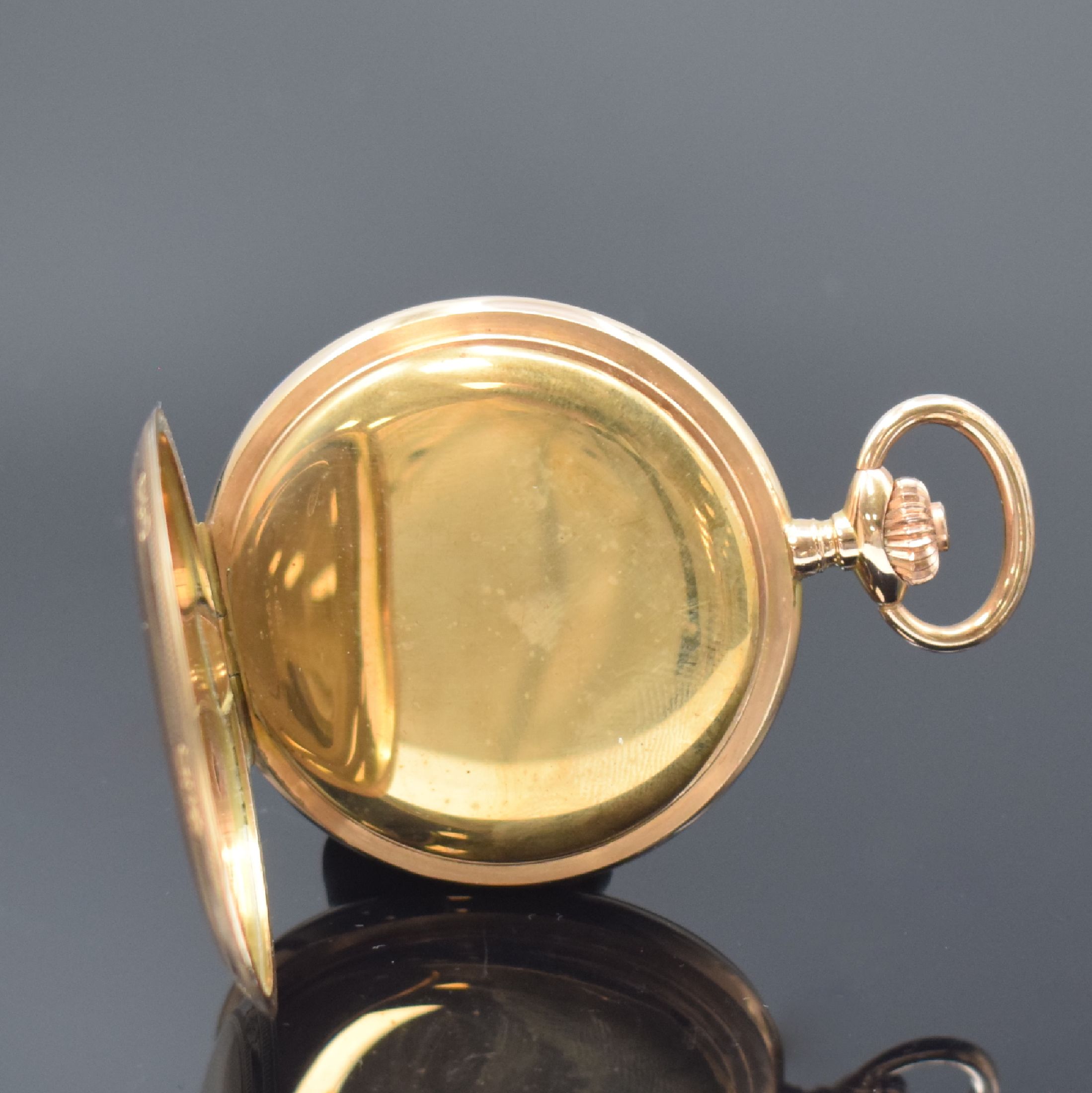 Detail d: Savonette in RG 585/000, Schweiz um 1900, 2-Deckel Goldgeh., Emailzifferbl. m. arab. Zahlen, gold. Zeiger, verg. Werk m. Komp.-Unr. u. Breguet-Sp., ...