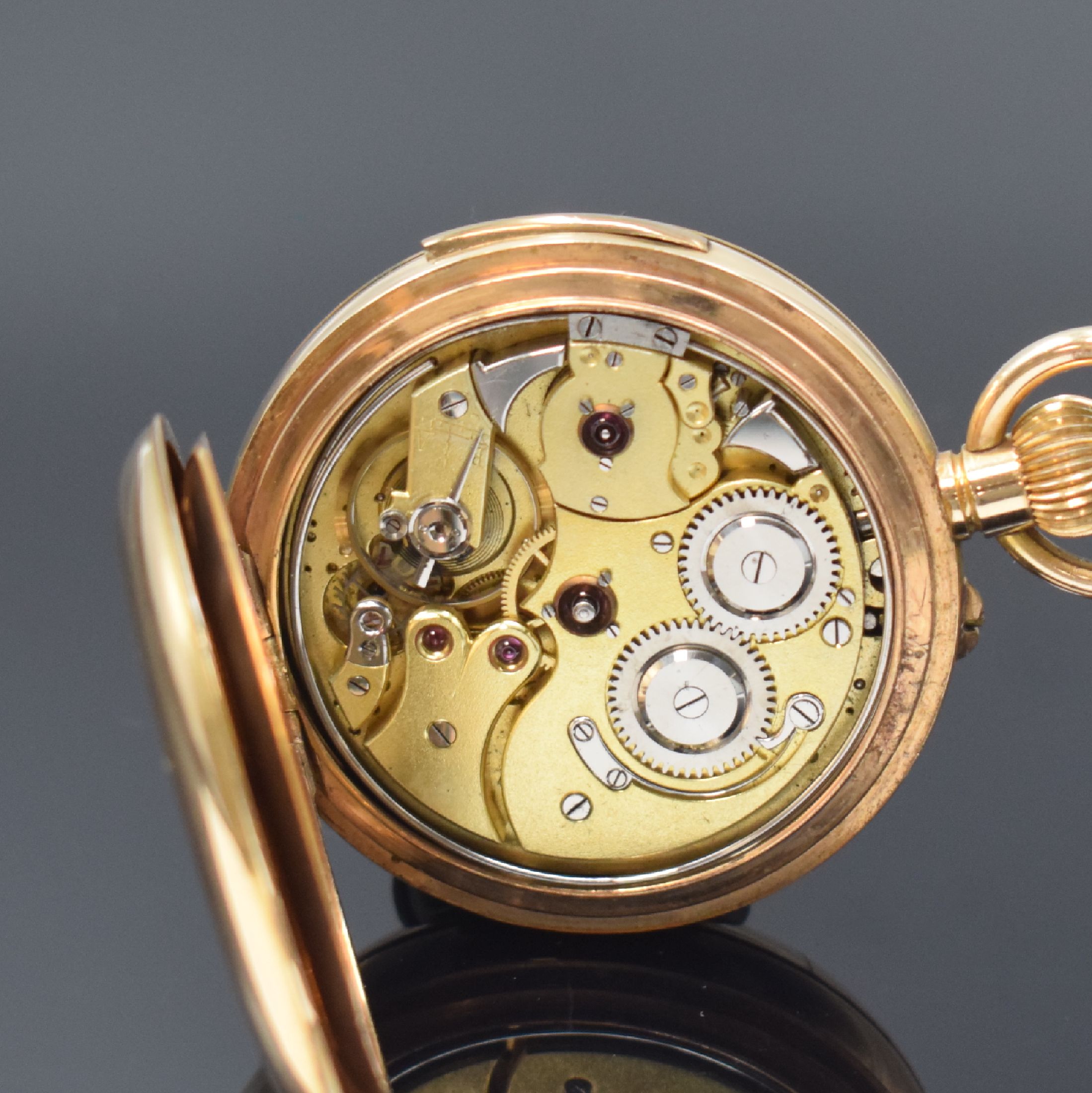 Detail e: Offene Taschenuhr mit Minutenrepetition, Schweiz um 1900, verg. Gehäuse, Emailzifferbl. m. röm. Zahlen l. besch., gebl. Birnenzeiger, verg. Werk m. ...