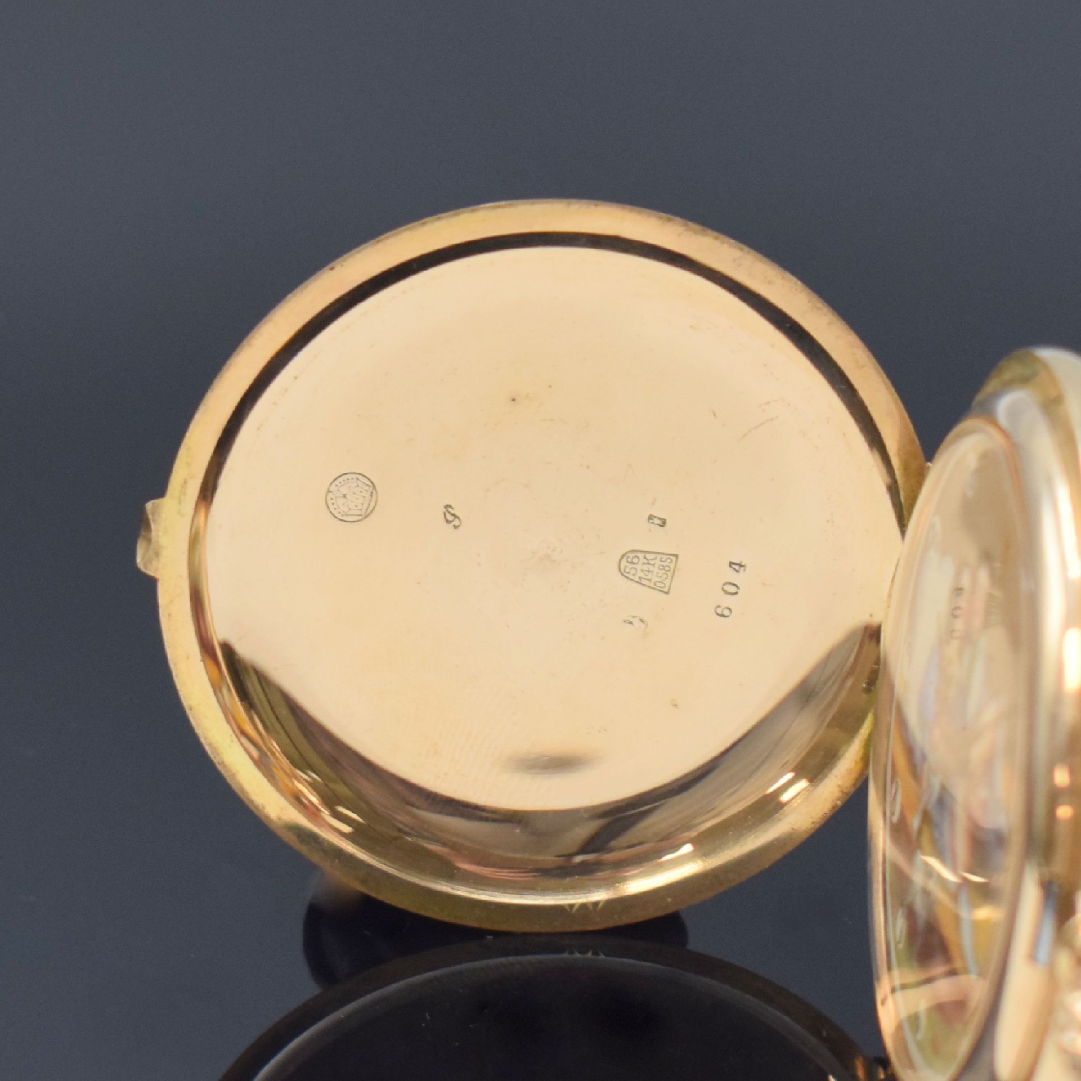 Detail a: Savonette in RoseG 585/000, Schweiz um 1900, 3-Deckel Goldgeh. m. a-goutte, Zifferbl. m. nachtr. erotischer Bemalung, arab. Zahlen, gold. Zeiger, ...