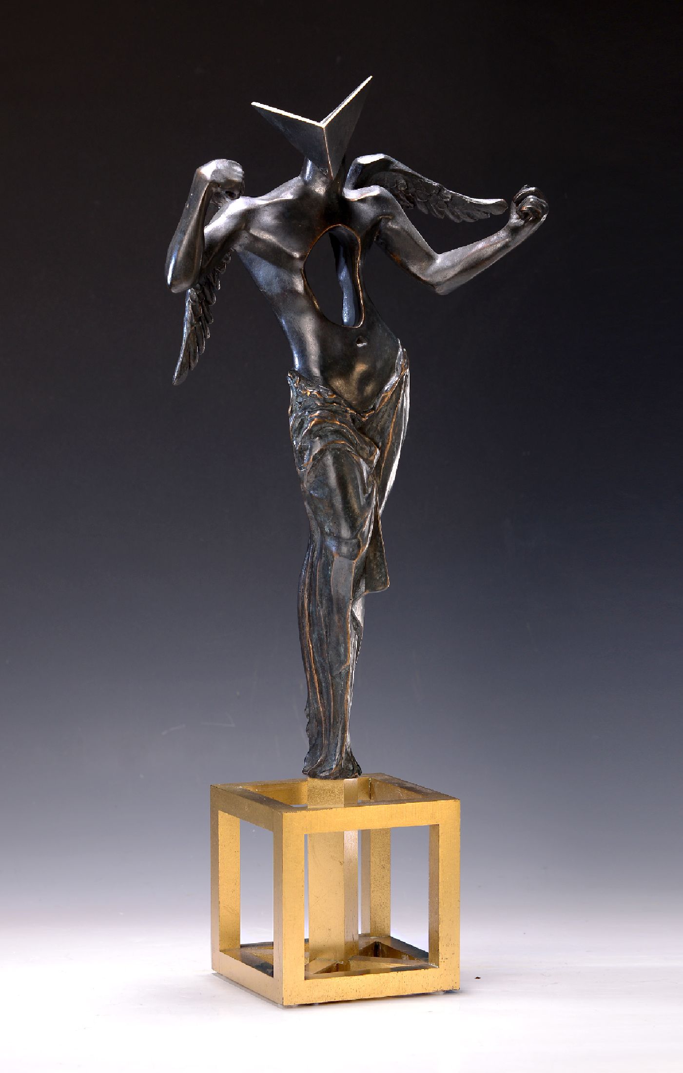 Salvador Dali, 1904-1989, Surrealistischer Engel, sign., num. 242/1500, H. ca. 58 cm