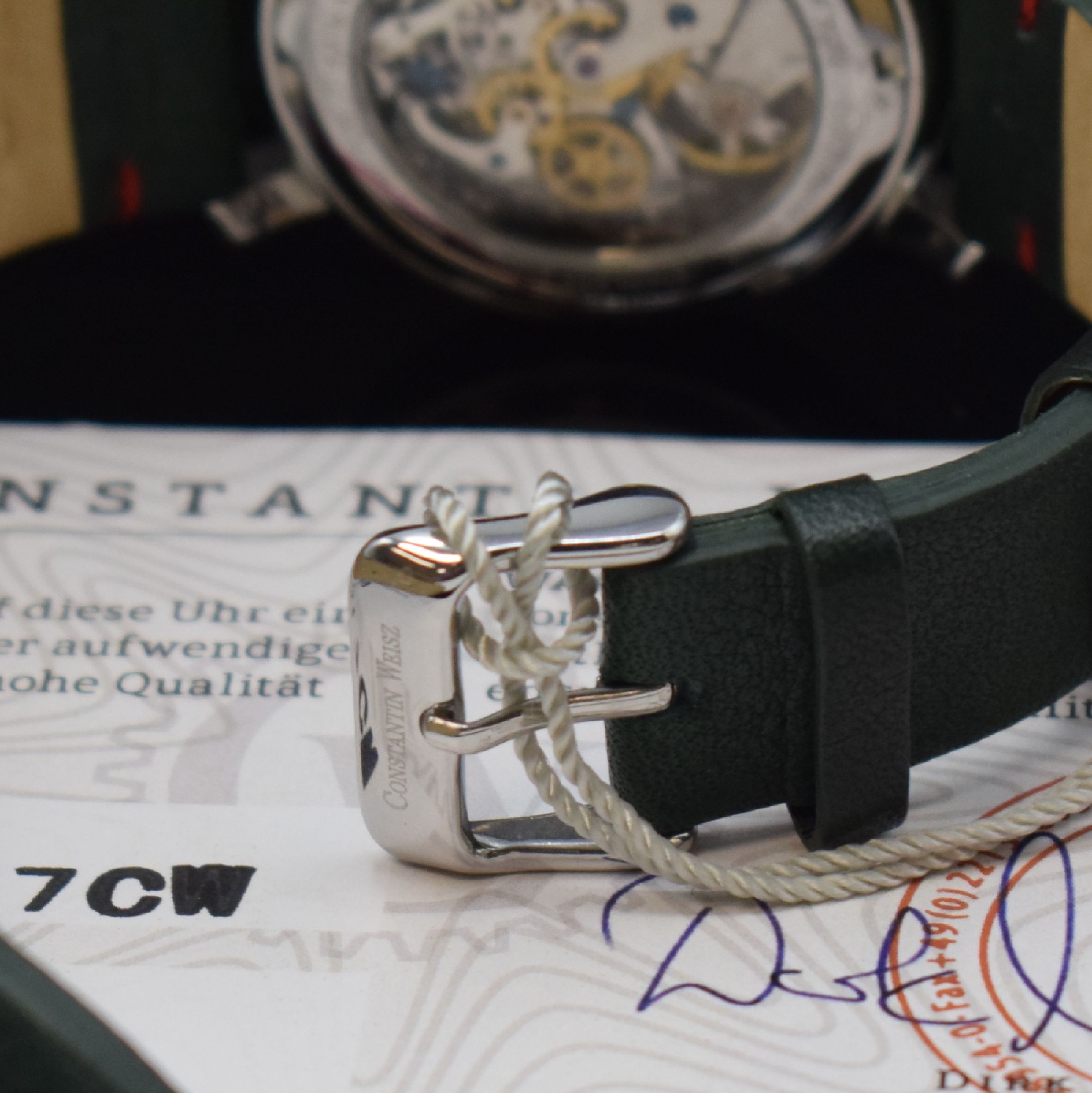 Detail b: CONSTANTIN WEISZ Racing Limitierter Chronograph in Edelstahl Referenz 21B817CW, Deutschland akt. Prod., Handaufzug, beids. vergl. Gehäuse, Boden ...