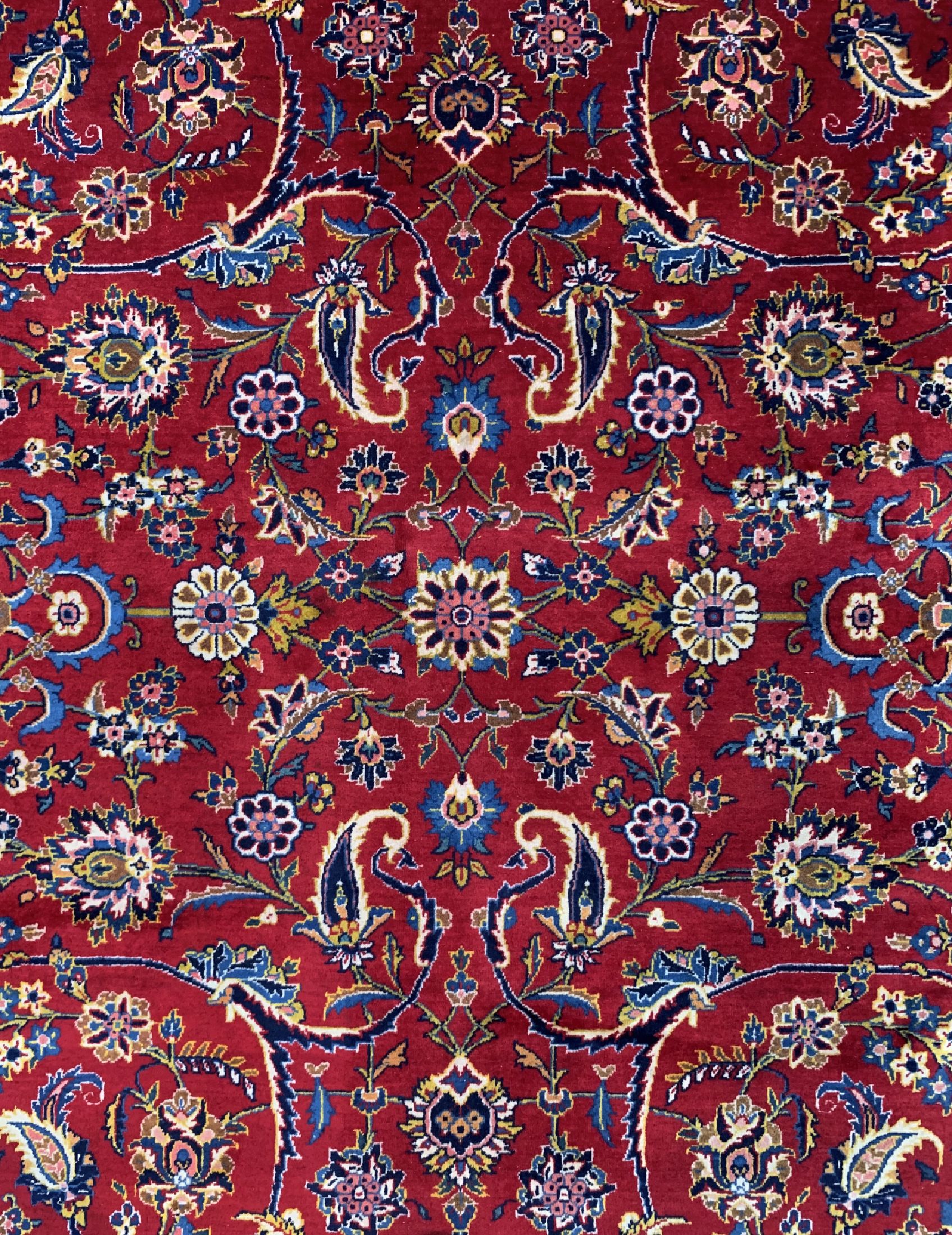 Detail c: Keschan alt Persien, signiert(Ghotb), um 1950, Wolle auf Baumwolle, ca. 420 x 314 cm, Mottenfraß, EHZ: 2