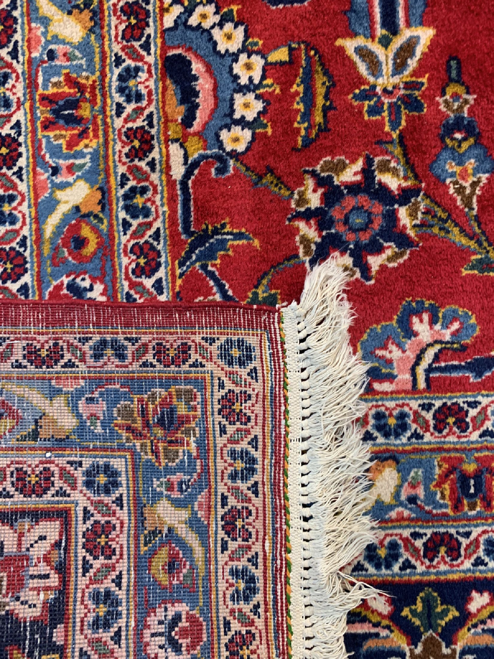 Detail d: Keschan alt Persien, signiert(Ghotb), um 1950, Wolle auf Baumwolle, ca. 420 x 314 cm, Mottenfraß, EHZ: 2