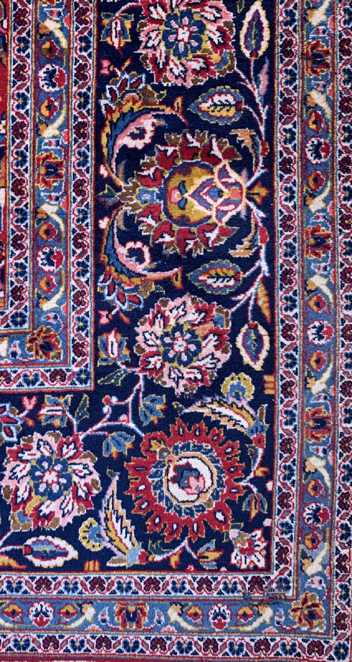 Detail e: Keschan alt Persien, signiert(Ghotb), um 1950, Wolle auf Baumwolle, ca. 420 x 314 cm, Mottenfraß, EHZ: 2