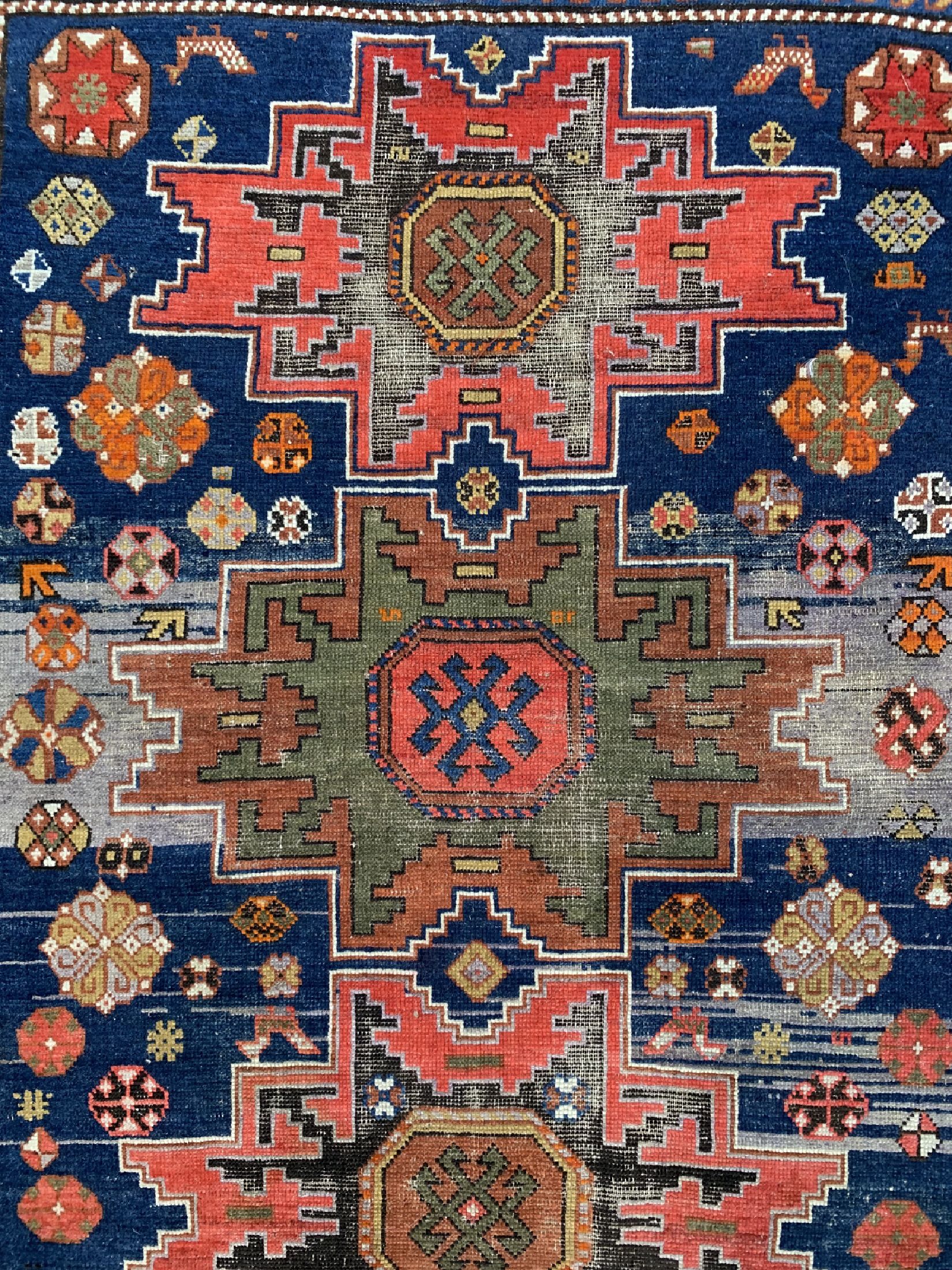 Detail c: Kazak"Lesgi", Kaukasus, um 1920, Wolle auf Wolle, ca. 170 x 120 cm, EHZ: 3-4