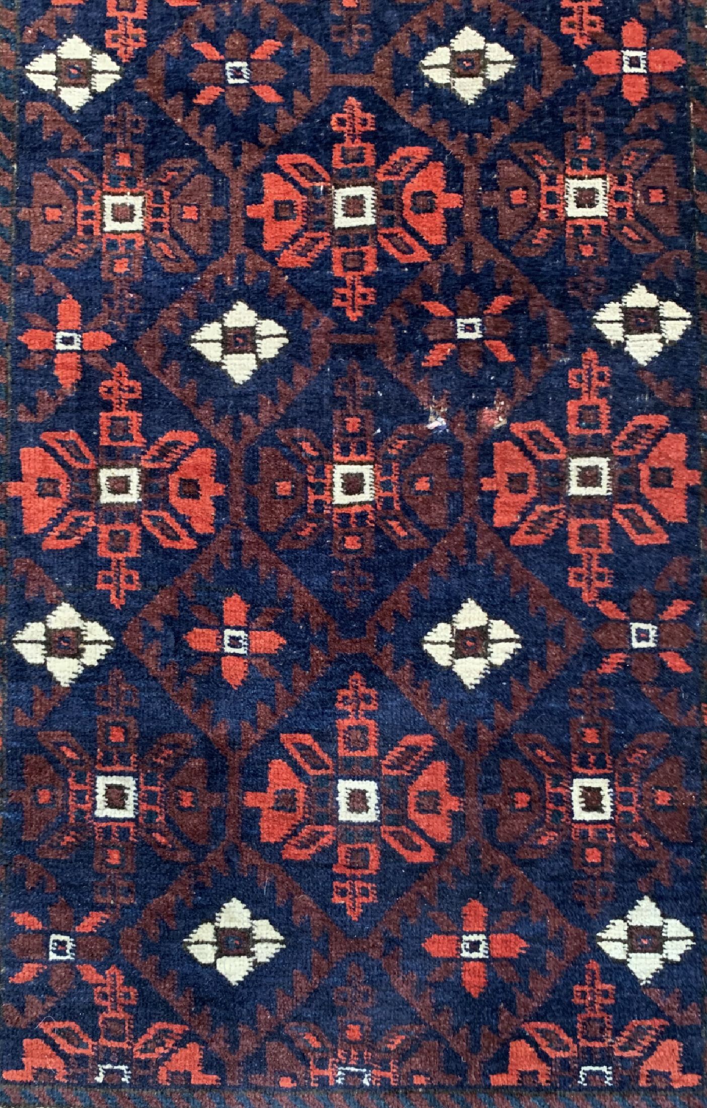 Detail c: Belutsch antik, Persien, um 1900, Wolle aufWolle, ca. 377 x 90 cm, EHZ: 4