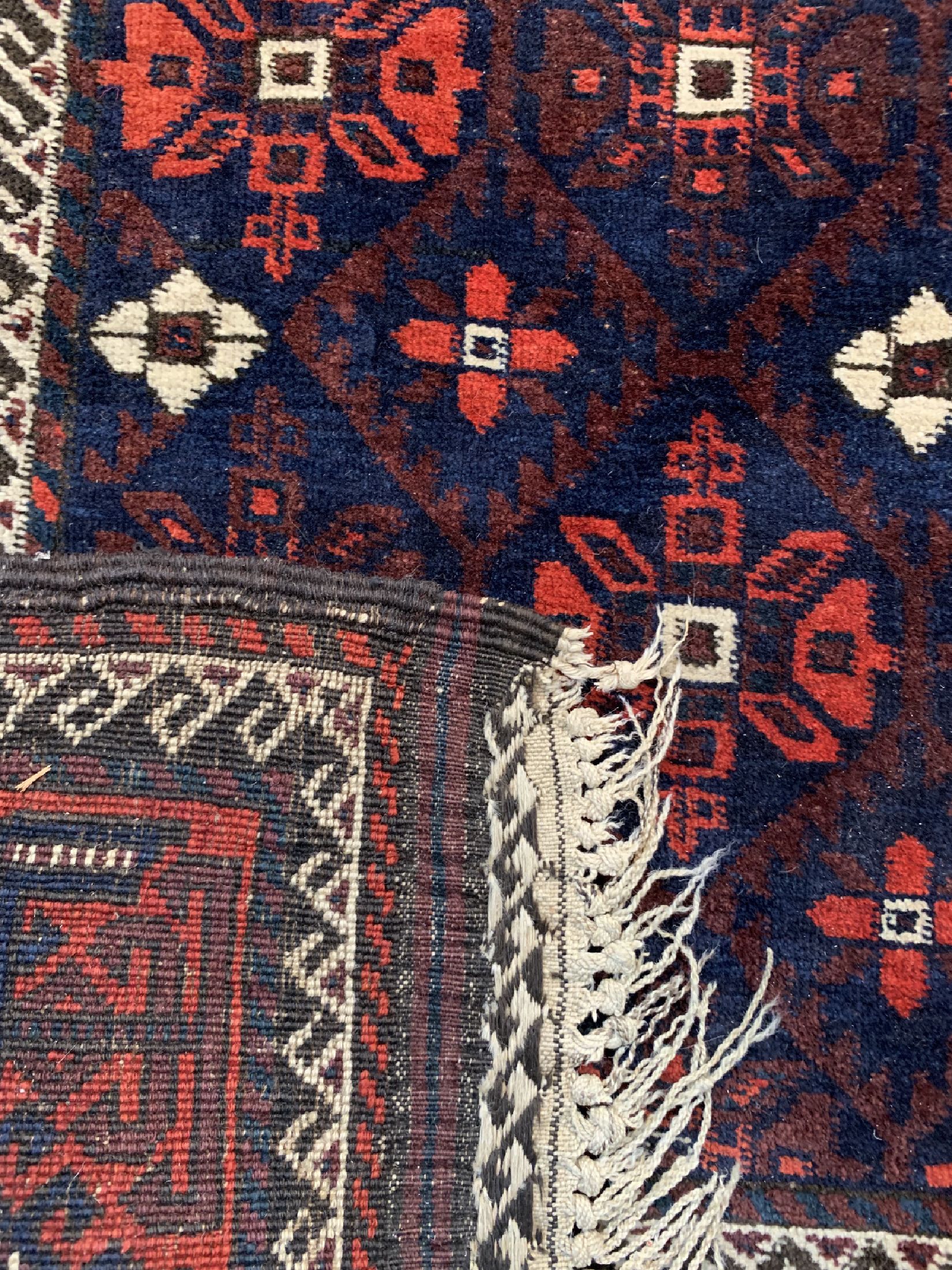Detail d: Belutsch antik, Persien, um 1900, Wolle aufWolle, ca. 377 x 90 cm, EHZ: 4