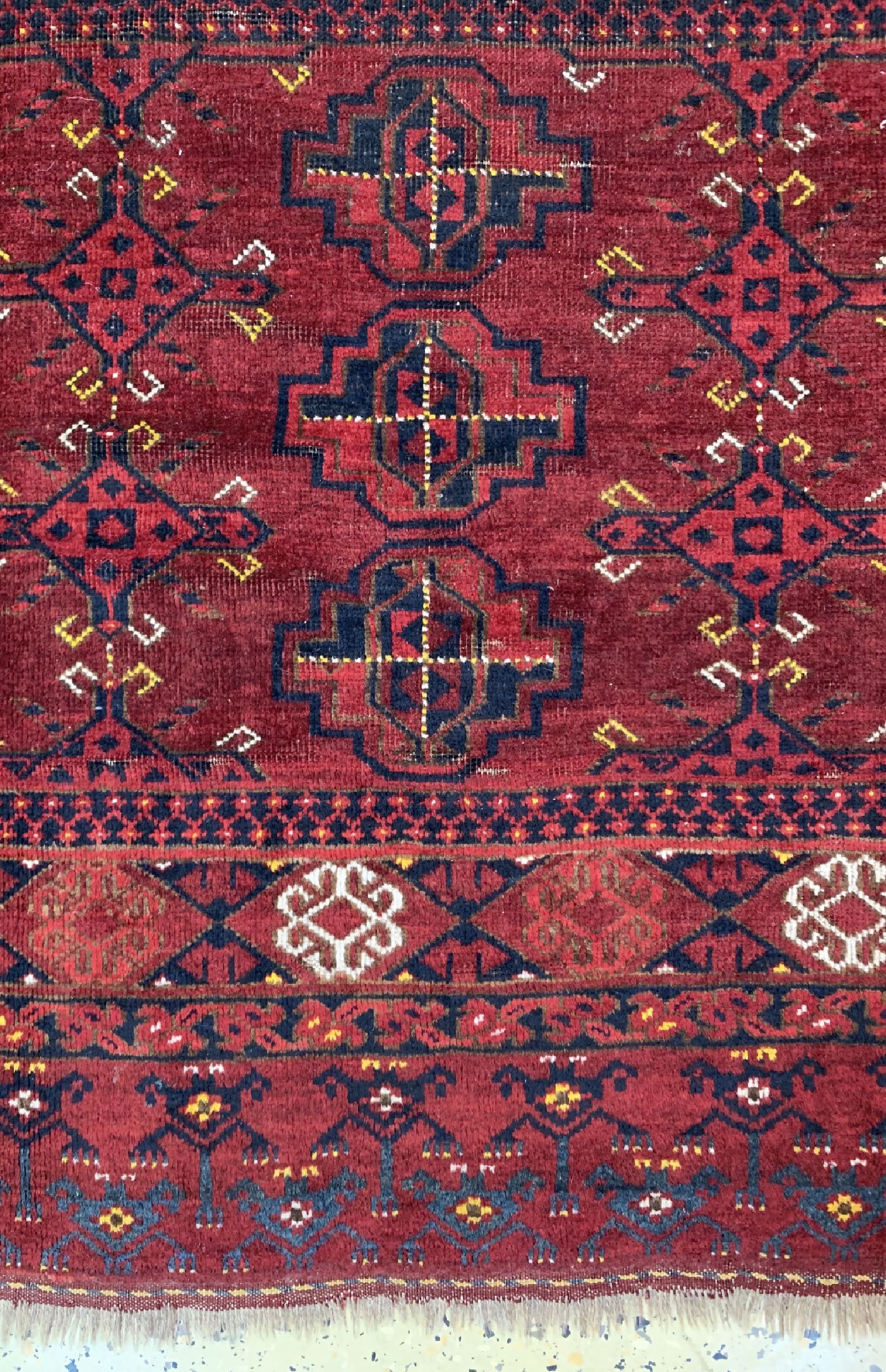 Detail b: Ersari Tschowal alt, Turkmenistan, um 1920/1930, Wolle auf Wolle, ca. 165 x 110 cm, EHZ: 3