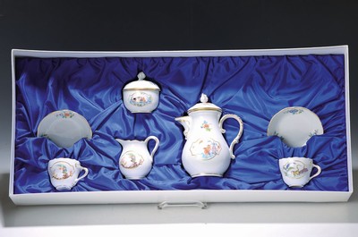 Dejeuner und 4 Gedecke "Zeiten des Glücks", Meissen, 1997, Porzellan, Form Neuer Ausschnitt, polychrom bemalt mit indischer Malerei bzw. ...