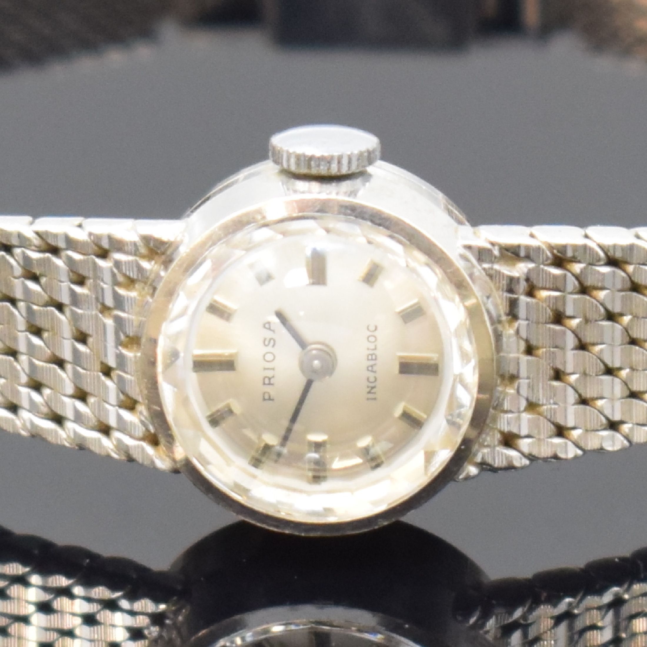 Detail a: PRIOSA Damenarmbanduhr in WG 585/000, Schweiz um 1968, Handaufzug, 2-teil. Gehäuse, Boden aufgedr., Milanaiseband, silb. Zifferbl. m. aufges. ...