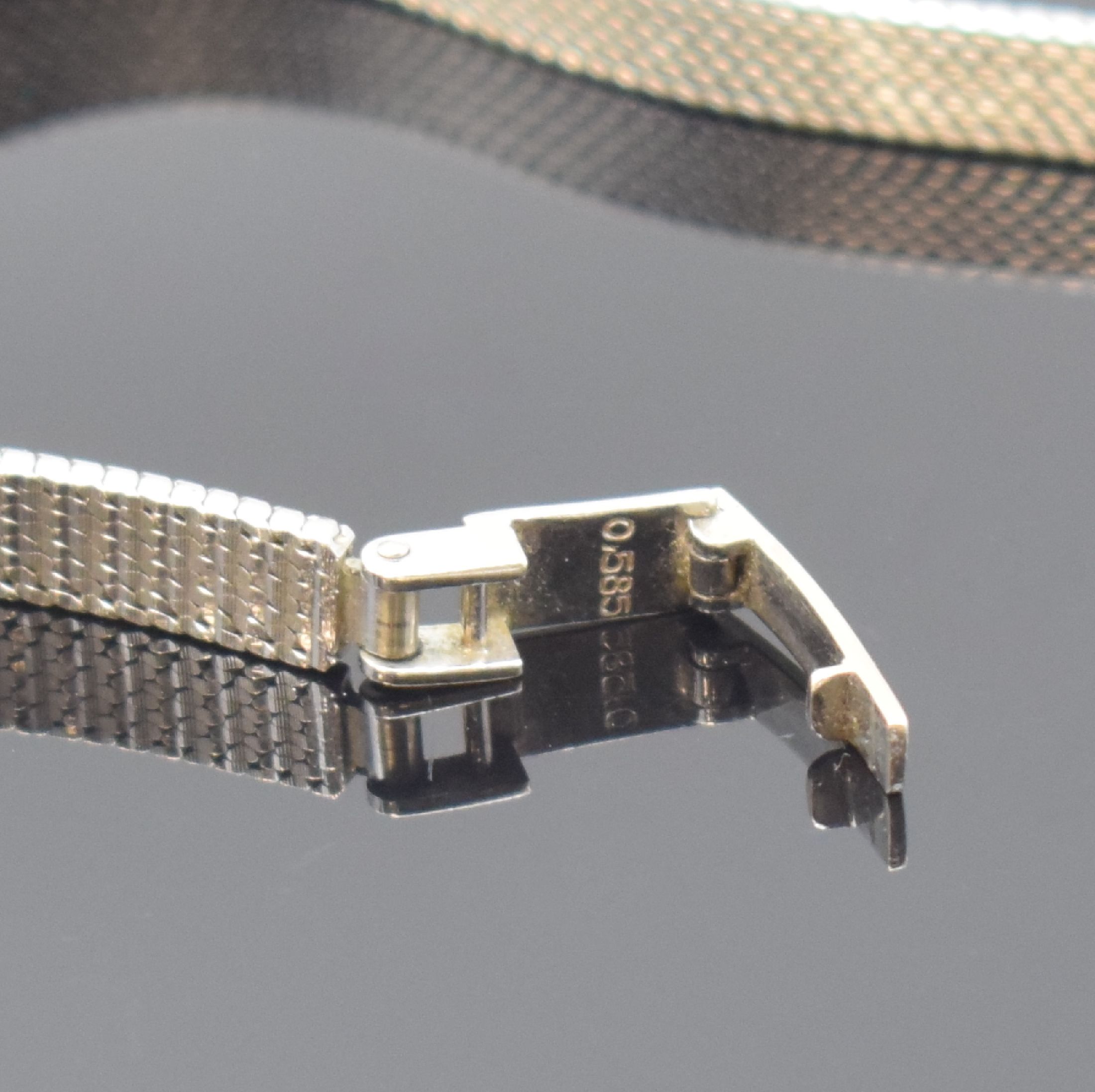 Detail b: PRIOSA Damenarmbanduhr in WG 585/000, Schweiz um 1968, Handaufzug, 2-teil. Gehäuse, Boden aufgedr., Milanaiseband, silb. Zifferbl. m. aufges. ...