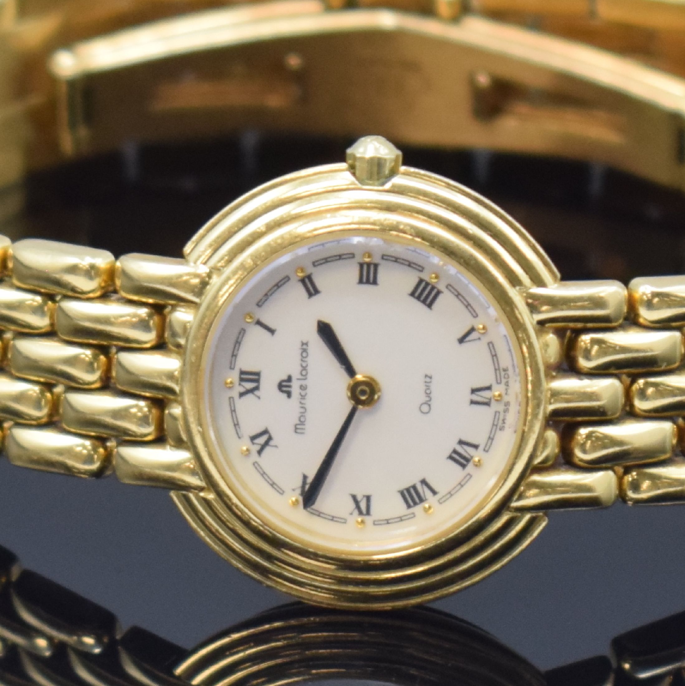 Detail a: MAURICE LACROIX Damenarmbanduhr in GG 750/000, Schweiz um 1990, quarz, 2-teil. Geh., Boden gedr., GG-Gliederbd. m. dopp. Faltschl., cremefarb. ...