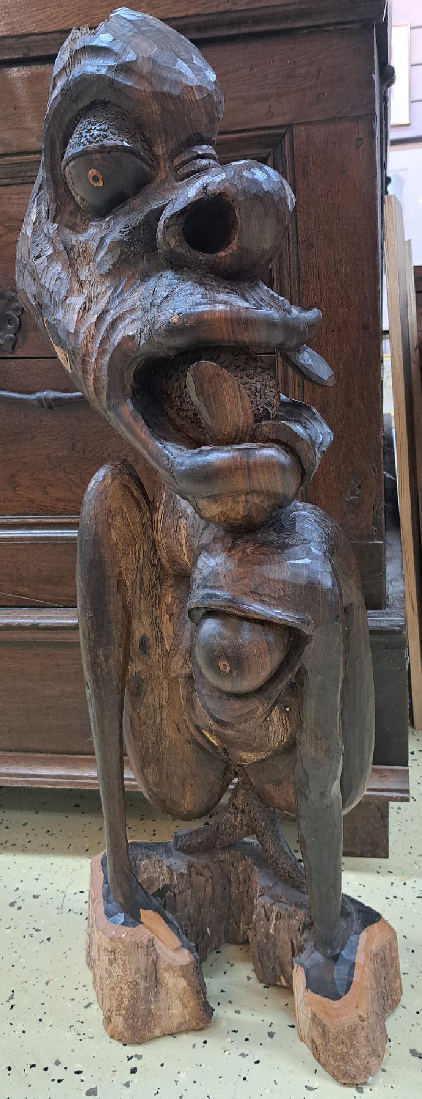 John Fundi, 1939 Mueda/Mosambik-1991 Chanika/Tansania, Bildschnitzer der Makonde,große Holzskulptur, Ahnen- oder Geisterfigur, Vollholz geschnitzt, ...