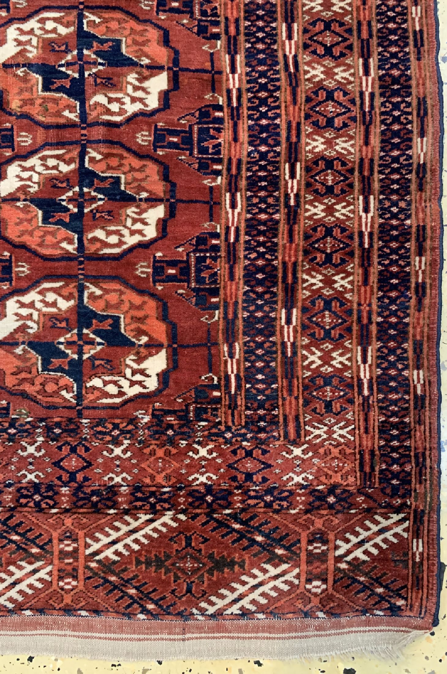 Detail a: Tekke Buchara antik, Turkmenistan, um 1900,Wolle auf Wolle, ca. 200 x 132 cm, EHZ: 2(kleine Restaurierung)