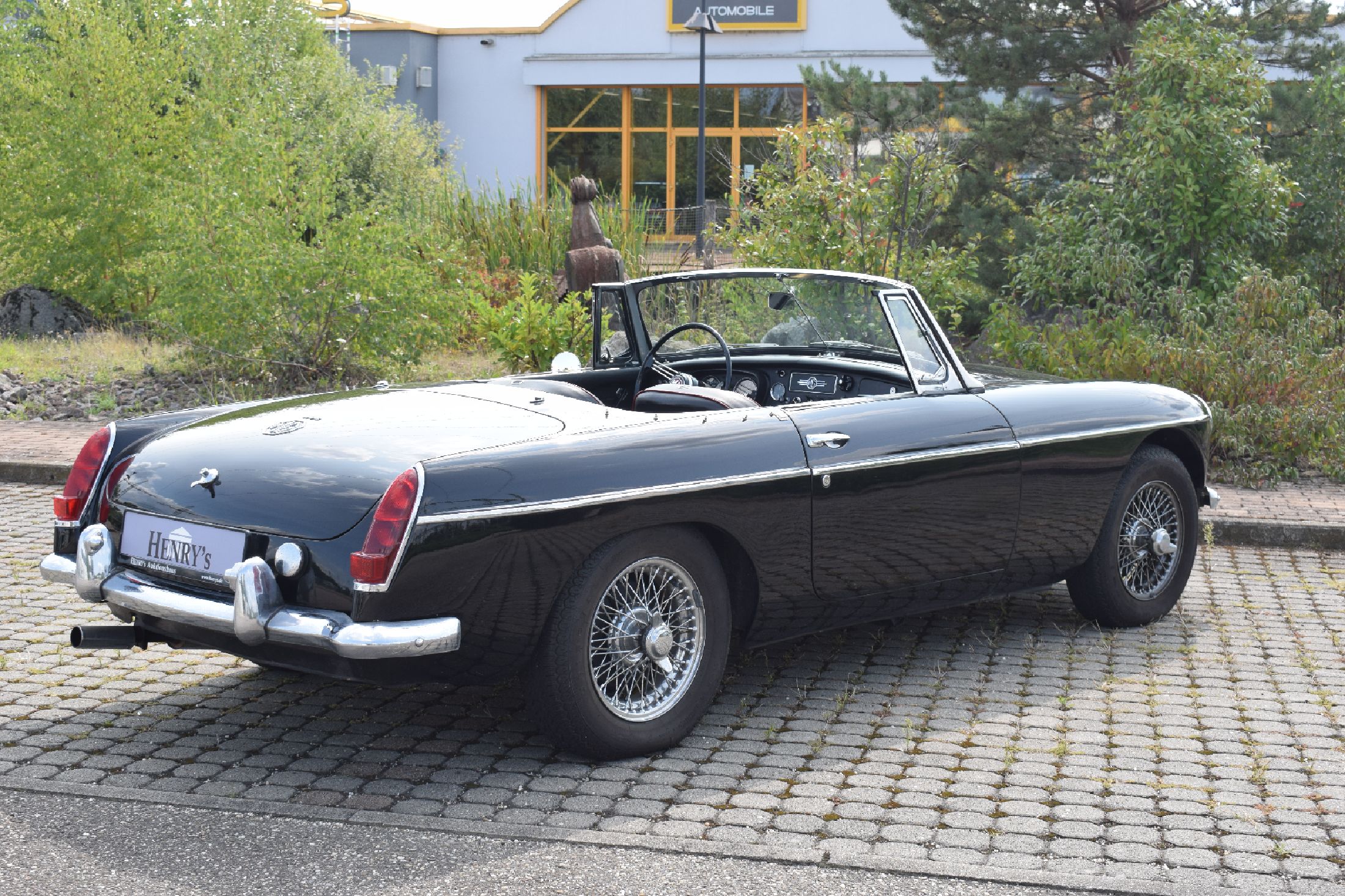 Detail b: MGB 1800 MKI, Fahrgestellnummer: GHN3L40590,EZ 01/1964, 3 Einträge im Kfz-Brief, Laufleistung ca. 87.334 km abgelesen, HU 06/2023 abgelaufen, ...