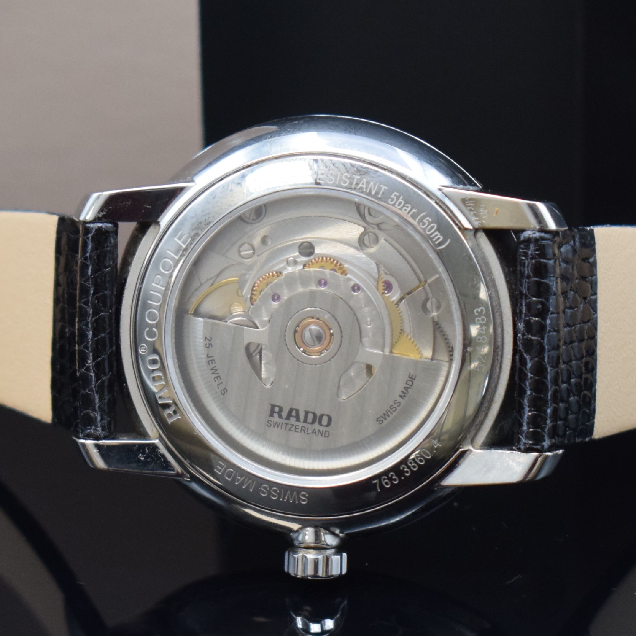 Detail d: RADO Coupole Herrenarmbanduhr in Stahl, Schweiz verk. lt. beil. Pap. 12/2022, Automatik, Ref. 763.3860.4.102, beids. vergl. Geh., Boden aufgedr., ...