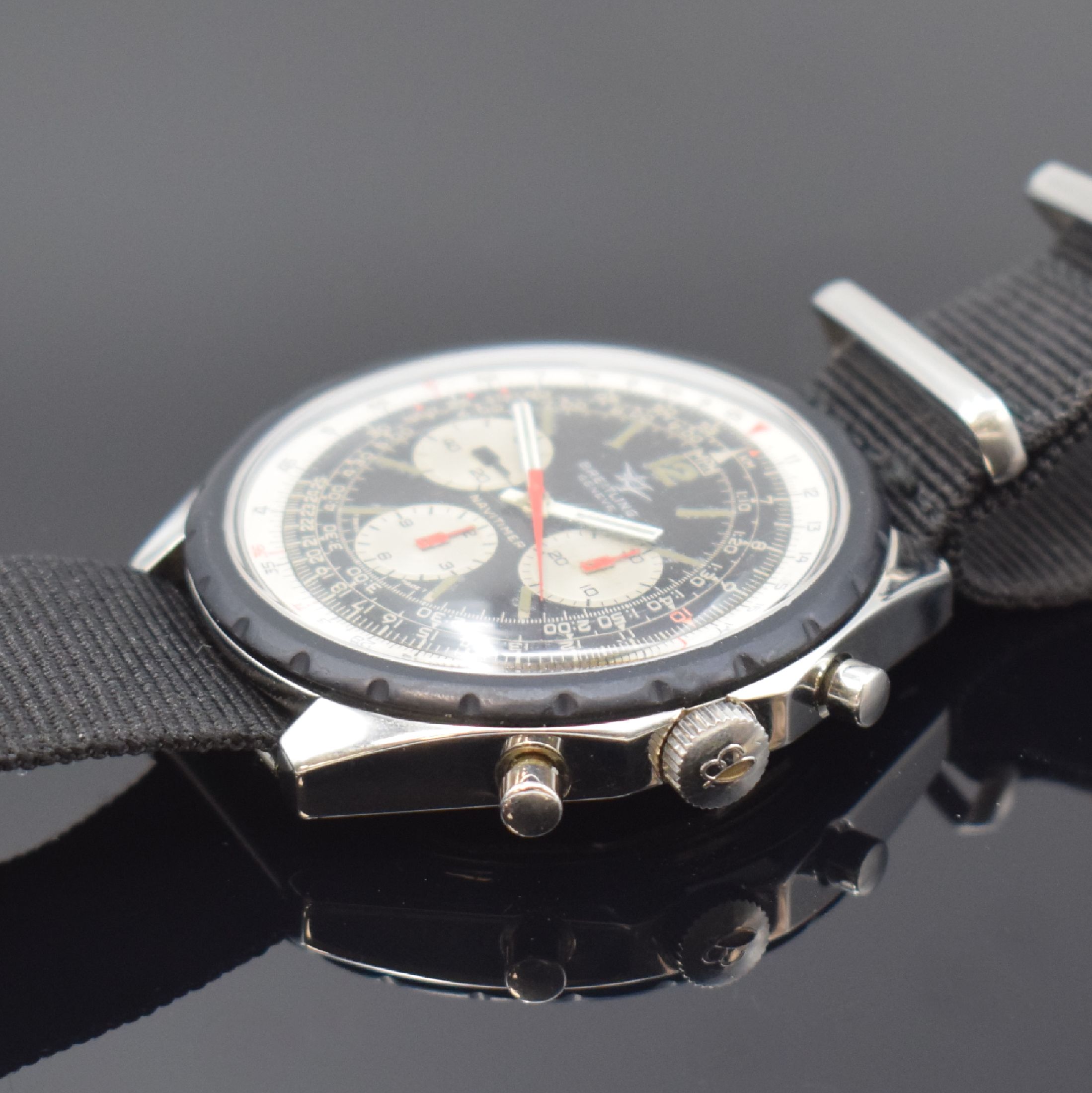 Detail b: BREITLING Navitimer Herrenarmbanduhr mit Chronograph Referenz 816, Schweiz um 1967, Handaufzug, Stahlgehäuse mit geschr. Boden, schwarzes Zifferbl., ...