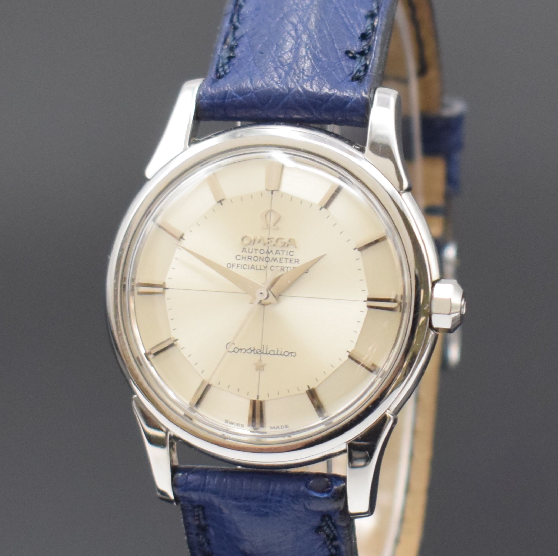 Detail a: OMEGA Constellation Chronometer Armbanduhr in Stahl Referenz 14381 7 SC, Schweiz um 1961, Automatik, 3-teil. Gehäuse, Boden m. Gold- Plakette ...