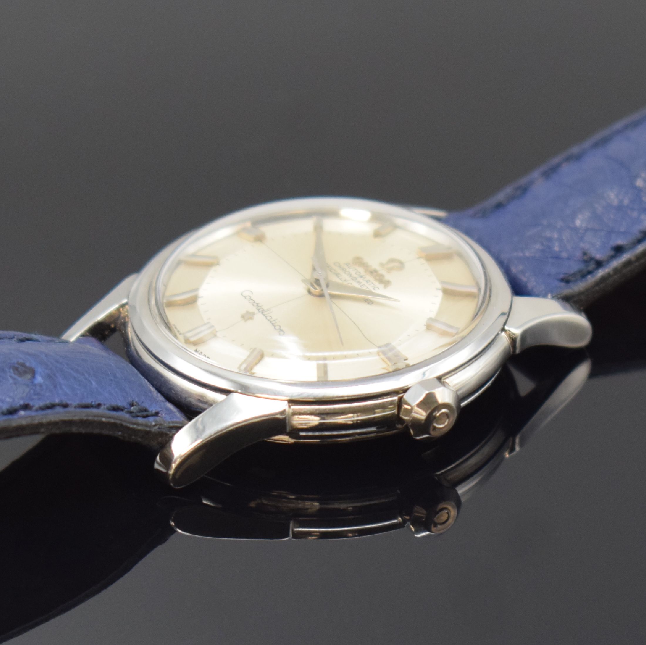 Detail b: OMEGA Constellation Chronometer Armbanduhr in Stahl Referenz 14381 7 SC, Schweiz um 1961, Automatik, 3-teil. Gehäuse, Boden m. Gold- Plakette ...