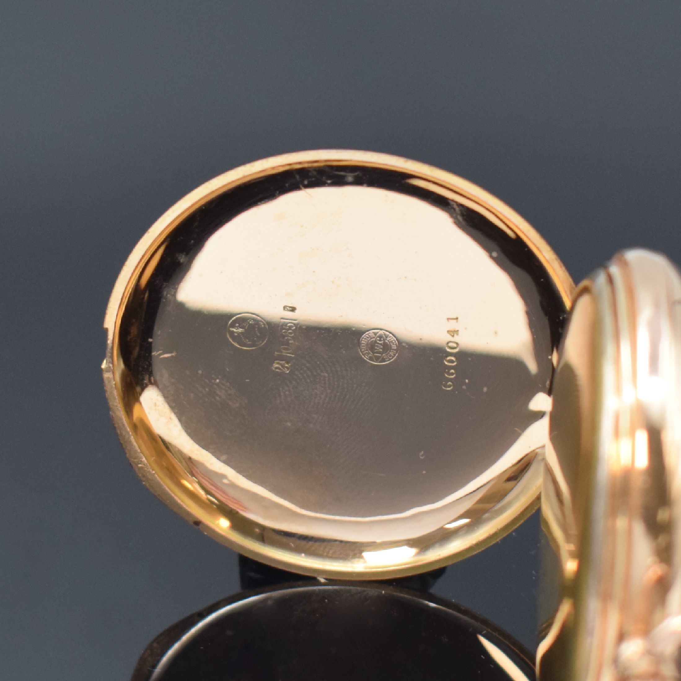 Detail d: IWC Savonette in GG 585/000, Schweiz um 1910, 2-Deckel Goldgeh., Emailzifferbl. m. arab. Zahlen, gold. Zeiger, verg. Werk Kal. 53, Komp.-Unr., gebl. ...