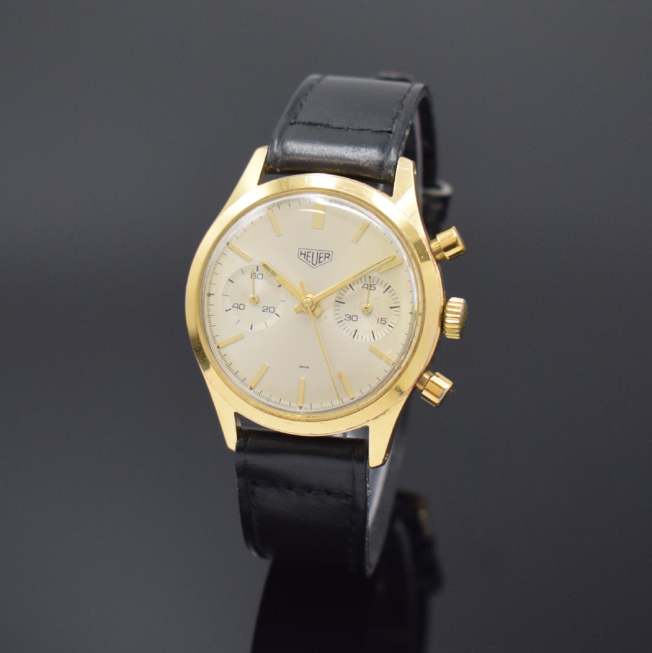HEUER Armbandchronograph Kaliber Valjoux 92, Schweiz um 1965, Handaufzug, verg. Gehäuse, Stahlboden geschr., silb. Zifferbl. m. aufges. Std.-Ind., ...