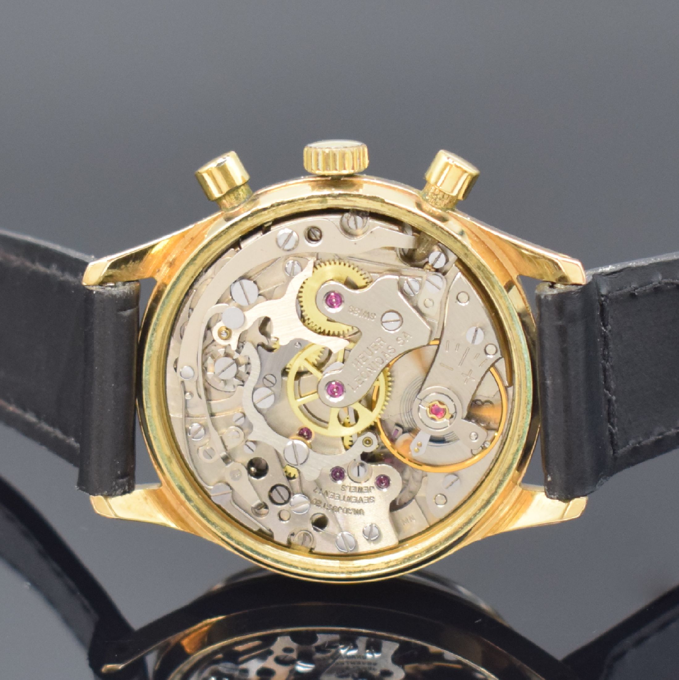Detail d: HEUER Armbandchronograph Kaliber Valjoux 92, Schweiz um 1965, Handaufzug, verg. Gehäuse, Stahlboden geschr., silb. Zifferbl. m. aufges. Std.-Ind., ...