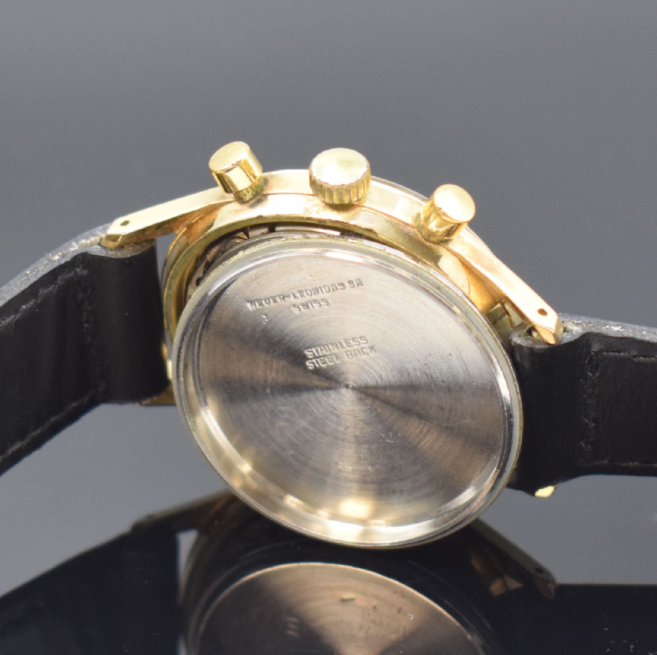 Detail e: HEUER Armbandchronograph Kaliber Valjoux 92, Schweiz um 1965, Handaufzug, verg. Gehäuse, Stahlboden geschr., silb. Zifferbl. m. aufges. Std.-Ind., ...