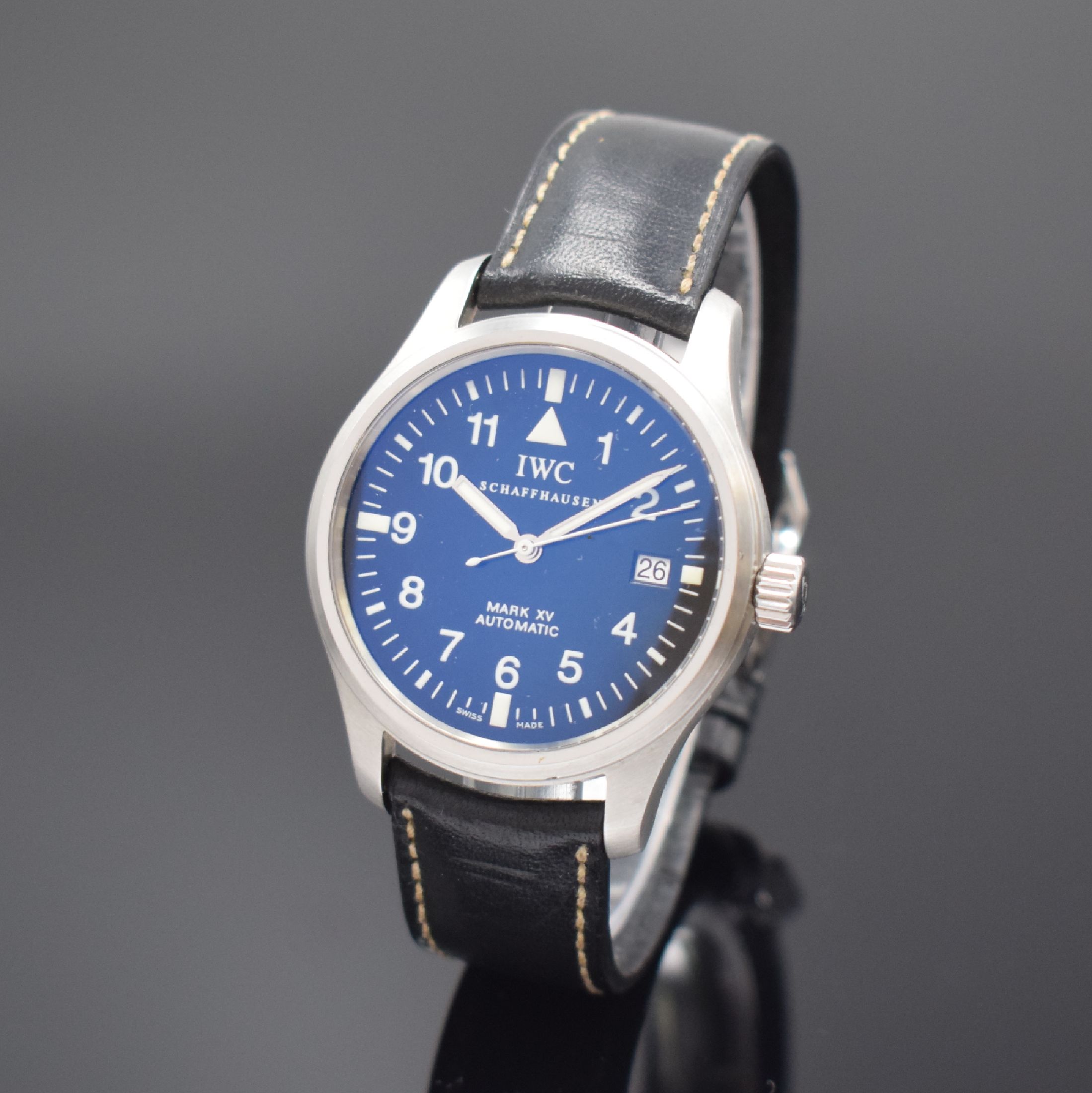 IWC "Die Fliegeruhr" Mark XV Referenz 3253, Schweiz um 2005, Automatik, verschr. Stahlgeh., orig. Lederband m. orig. Faltschl., schwarzes ...