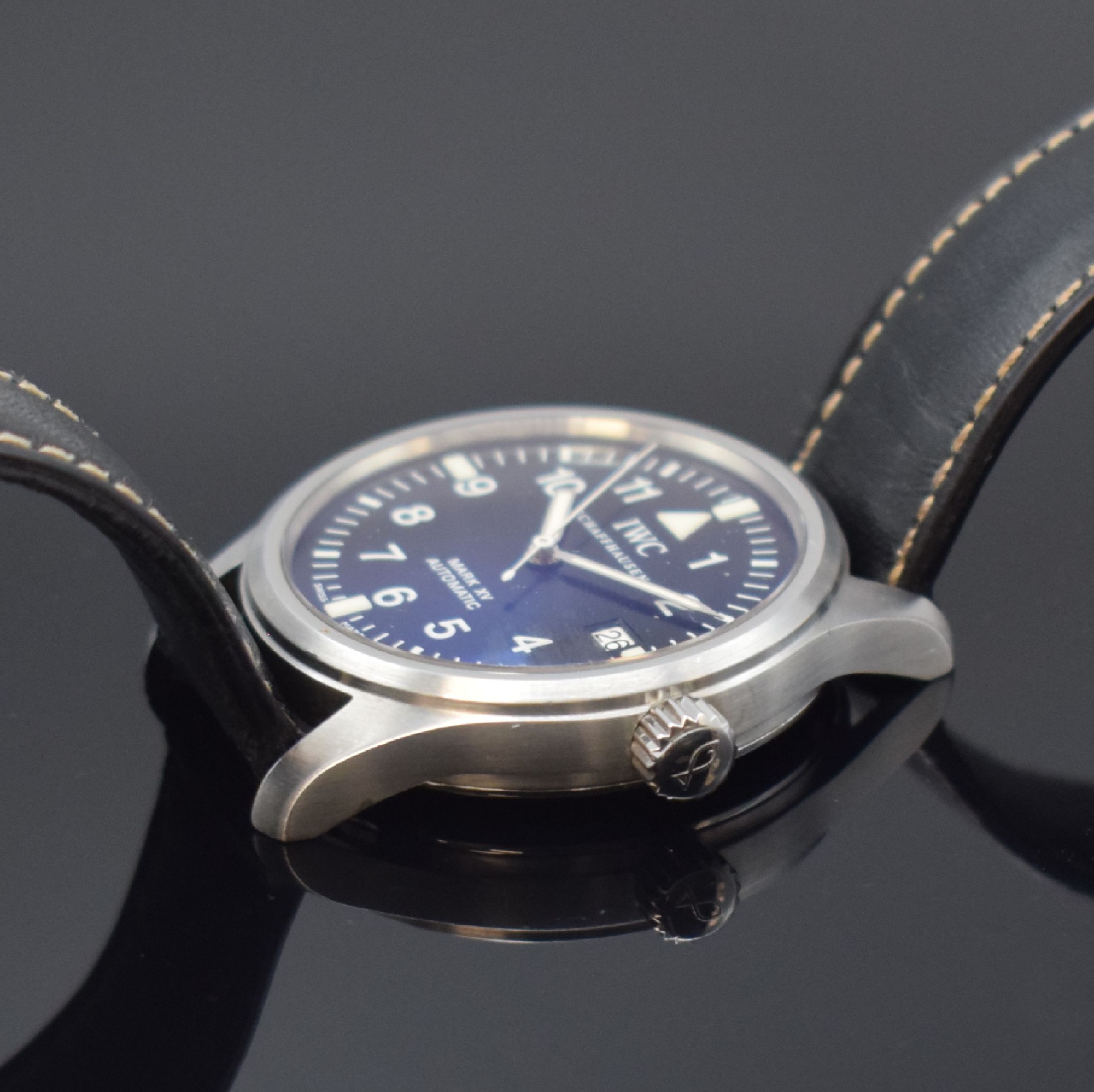 Detail c: IWC "Die Fliegeruhr" Mark XV Referenz 3253, Schweiz um 2005, Automatik, verschr. Stahlgeh., orig. Lederband m. orig. Faltschl., schwarzes ...