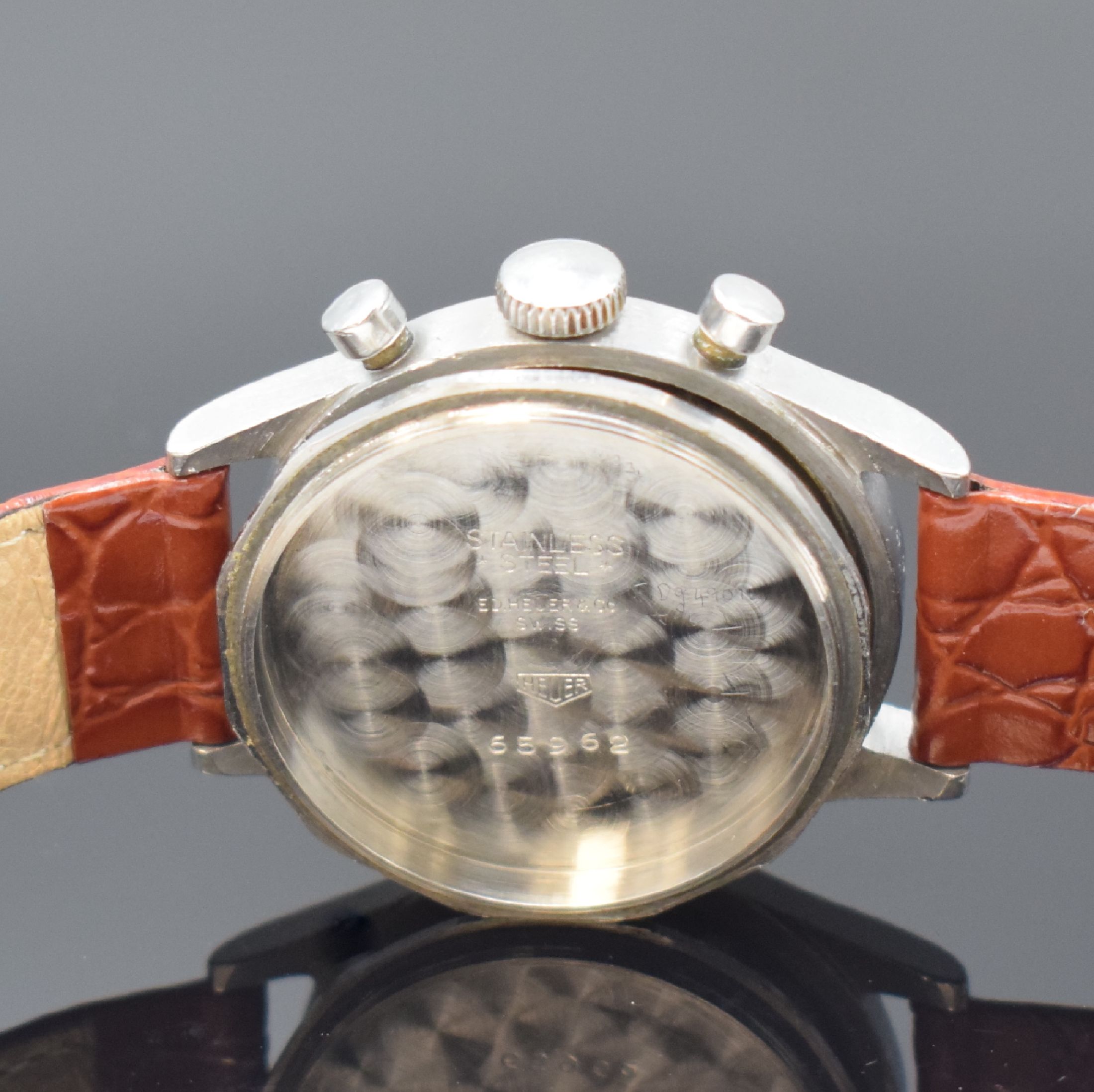 Detail e: HEUER Chronograph mit Kaliber Valjoux 23, Schweiz um 1950, Handaufzug, sign. Stahlgeh. m. geschr. Boden, rest. Zifferbl., gold. Zeiger, sign. Werk ...