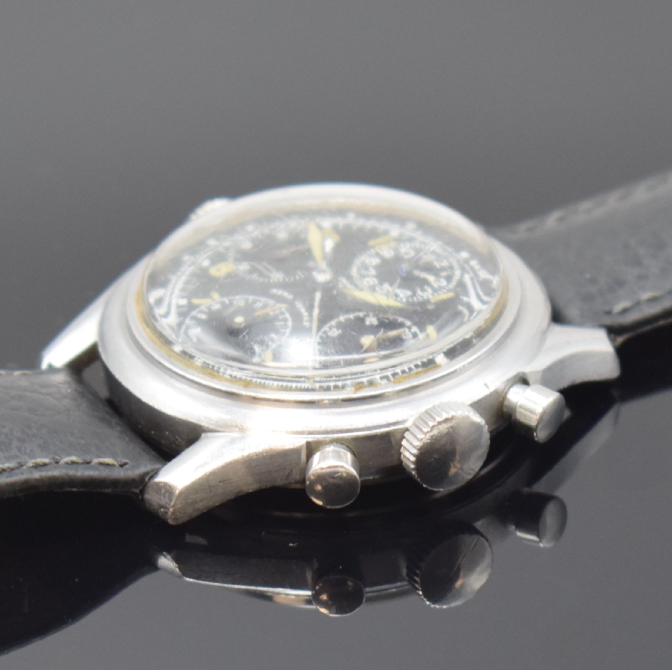 Detail b: UNIVERSAL GENEVE Aero Compax Chronograph Referenz 22290, Schweiz um 1950, Handaufzug, 2-teil. Geh. in Stahl, sign. Boden geschr., rest. Zifferbl., ...