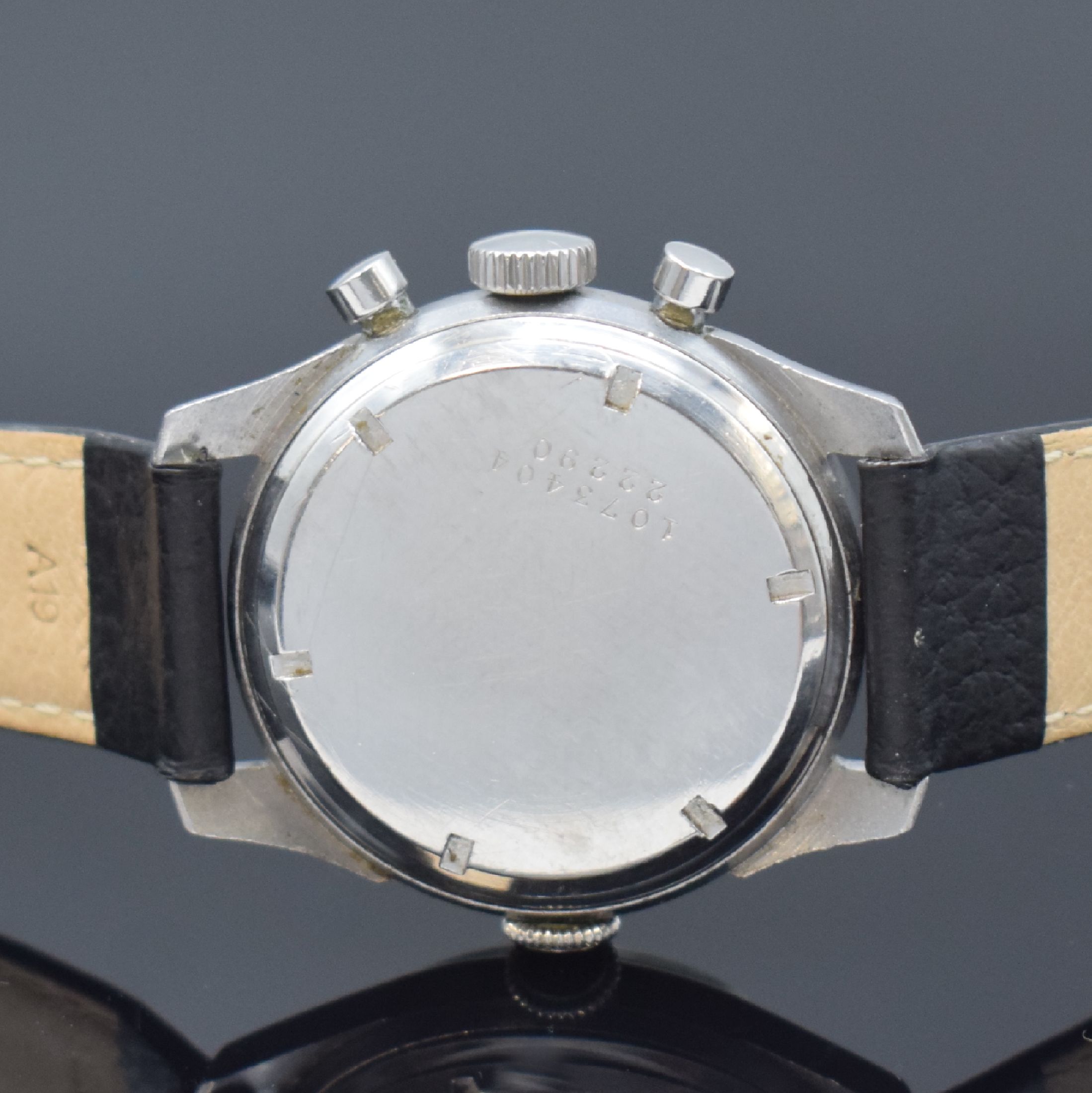 Detail d: UNIVERSAL GENEVE Aero Compax Chronograph Referenz 22290, Schweiz um 1950, Handaufzug, 2-teil. Geh. in Stahl, sign. Boden geschr., rest. Zifferbl., ...