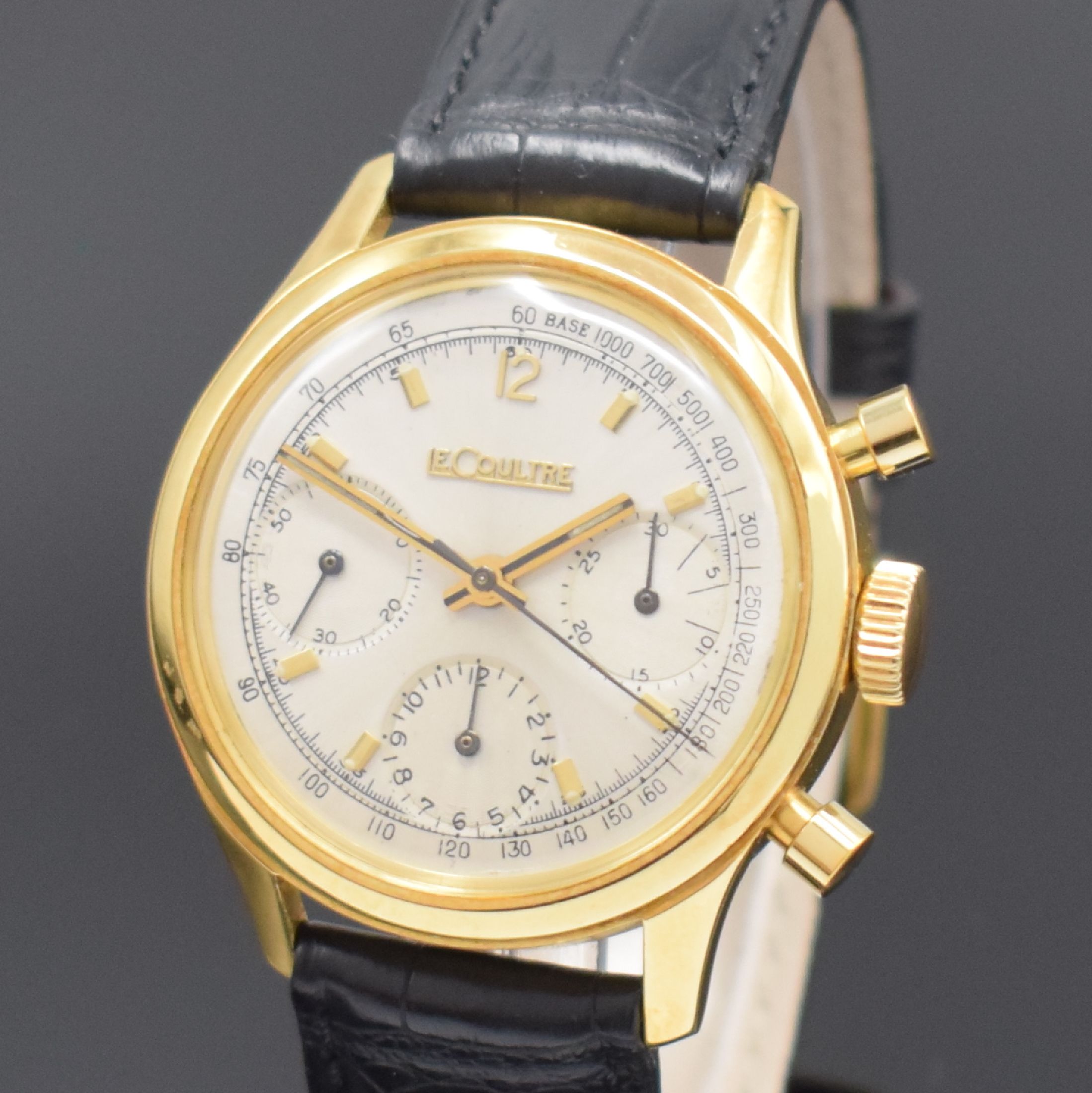 Detail a: LeCoultre Armbandchronograph in GG 750/000 mit Kaliber Valjoux 72, Schweiz um 1970, Handaufzug, 2-teil. Gehäuse, Boden m. Ref. 8415 geschr., rest. ...