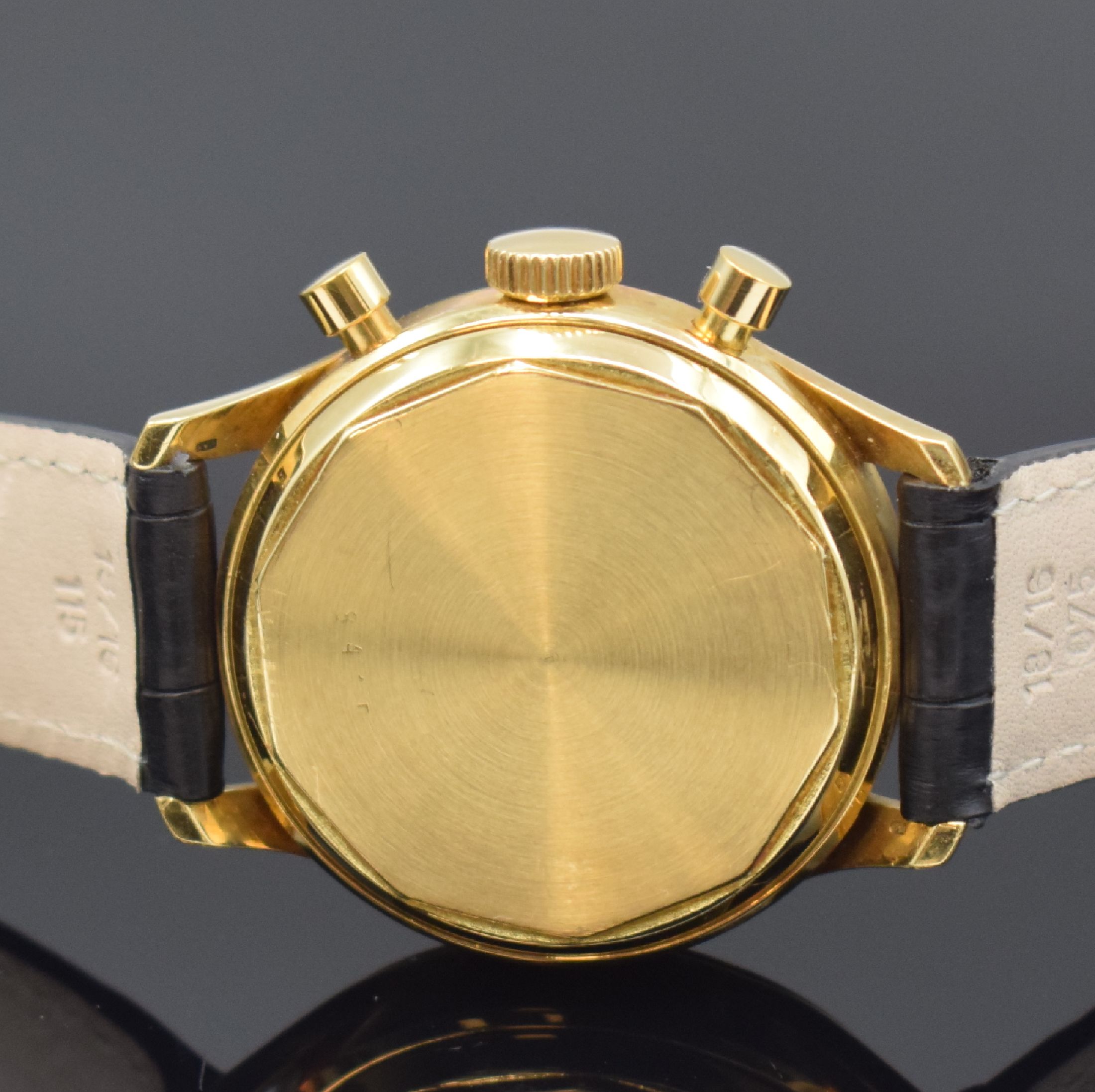 Detail c: LeCoultre Armbandchronograph in GG 750/000 mit Kaliber Valjoux 72, Schweiz um 1970, Handaufzug, 2-teil. Gehäuse, Boden m. Ref. 8415 geschr., rest. ...