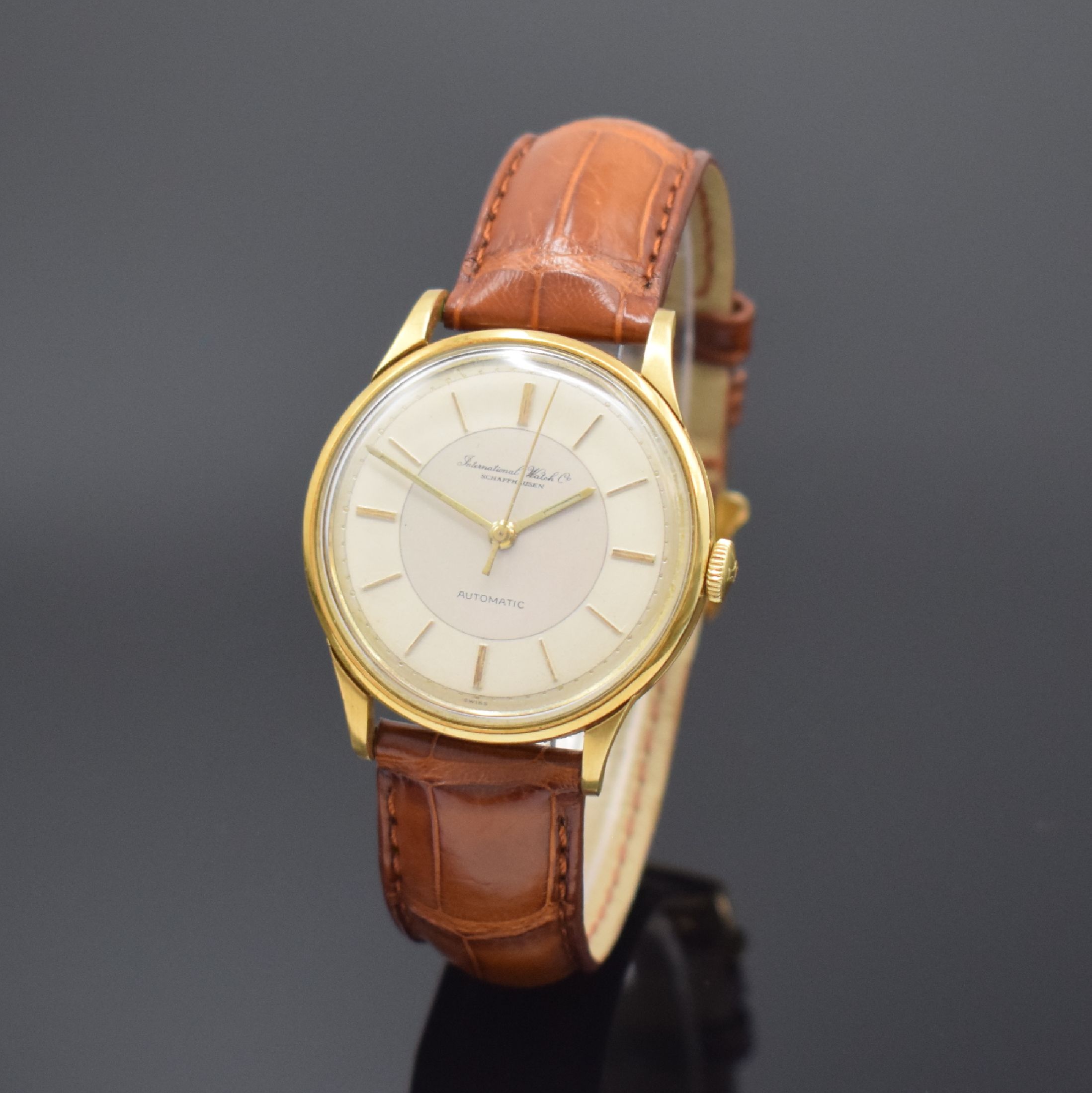 IWC Herrenarmbanduhr in GG 750/000 Kaliber 853, Schweiz um 1962, Automatik, 3-teil. Gehäuse, Boden u. Glasrand aufgedr., silb. Zifferbl. rest., ...