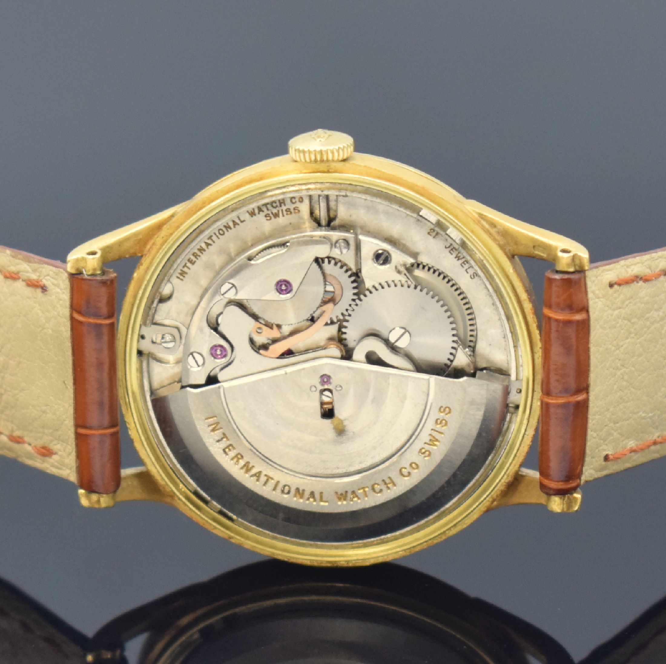 Detail e: IWC Herrenarmbanduhr in GG 750/000 Kaliber 853, Schweiz um 1962, Automatik, 3-teil. Gehäuse, Boden u. Glasrand aufgedr., silb. Zifferbl. rest., ...