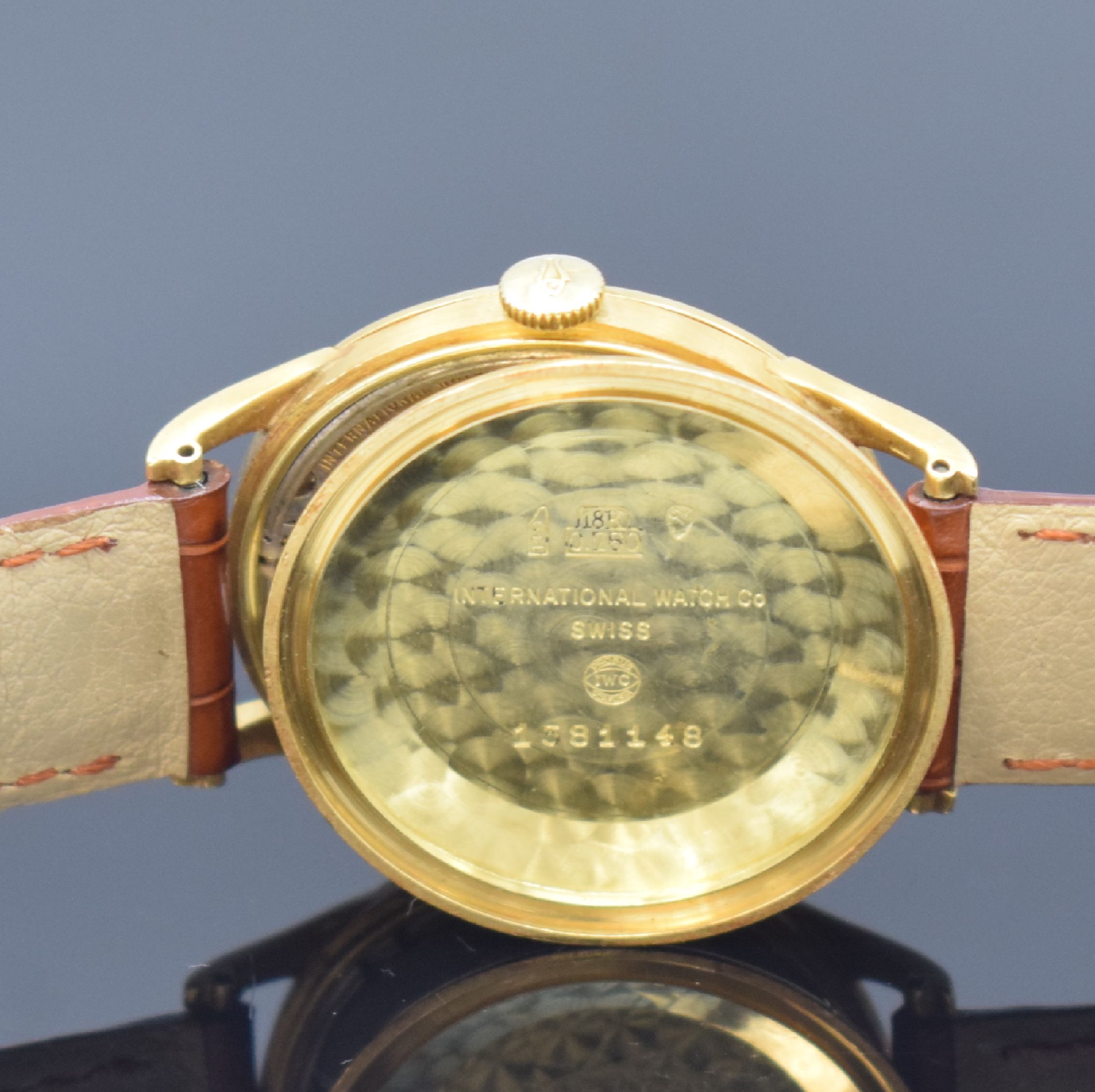 Detail g: IWC Herrenarmbanduhr in GG 750/000 Kaliber 853, Schweiz um 1962, Automatik, 3-teil. Gehäuse, Boden u. Glasrand aufgedr., silb. Zifferbl. rest., ...